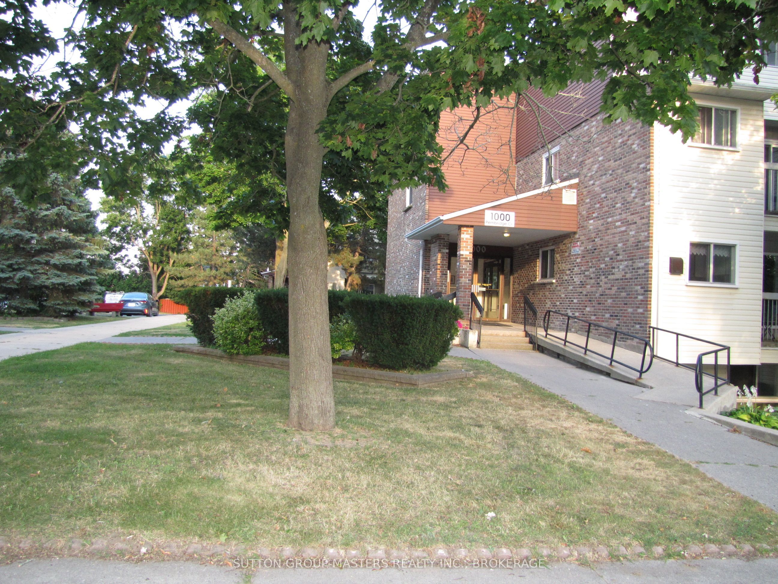 1000 Pembridge Crescent 301 Property Photo 2