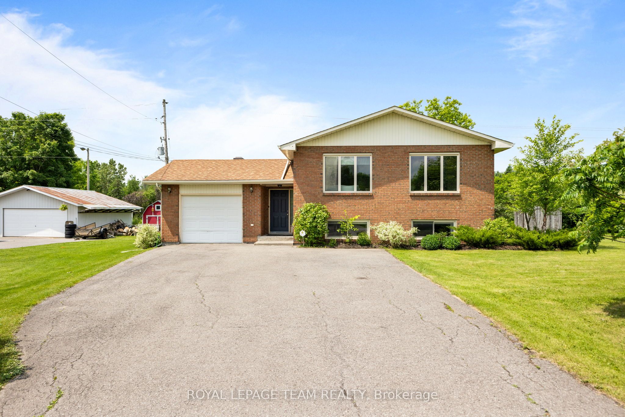 2150 8th Line Road Property Photo 1