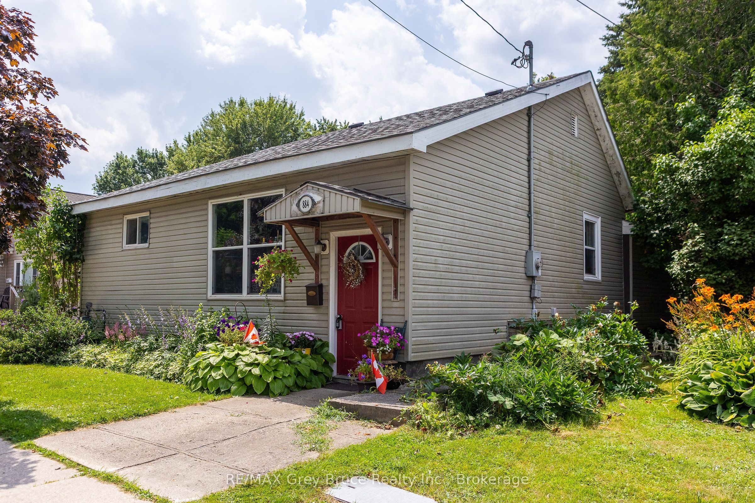 884 6th Ave W N/A