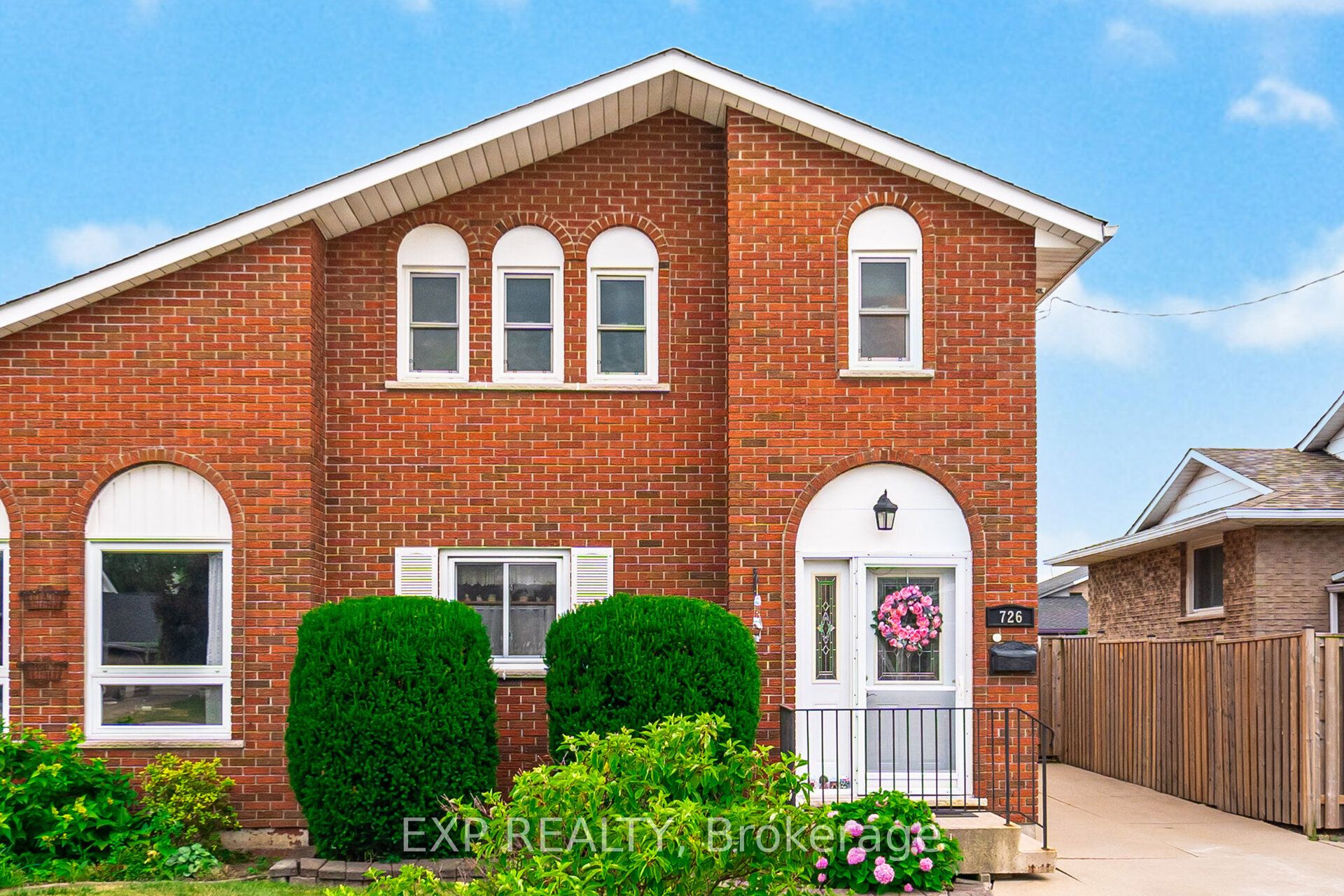 726 LIMERIDGE Road E Property Photo 1