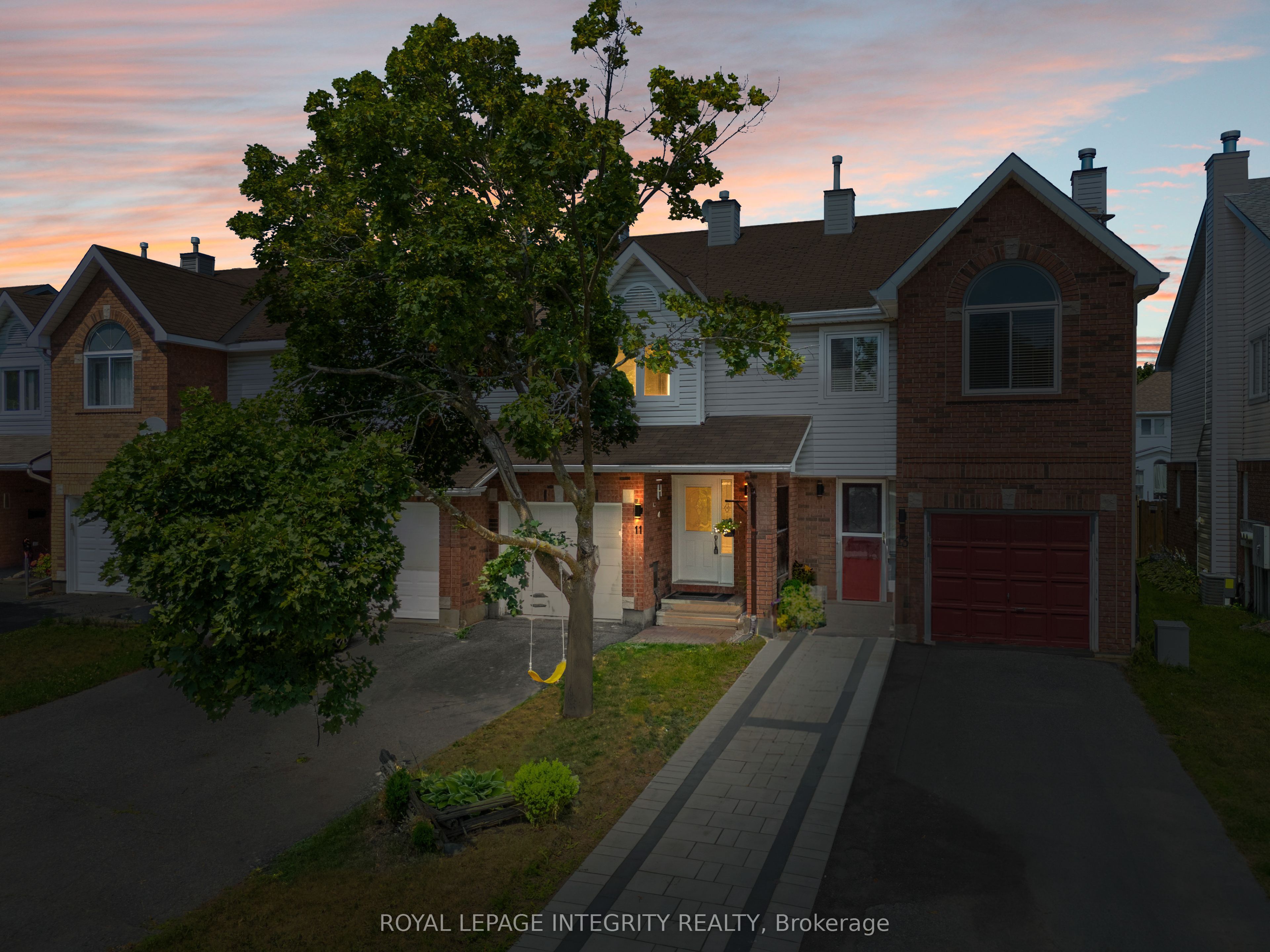 11 DAVENTRY Crescent Property Photo 1