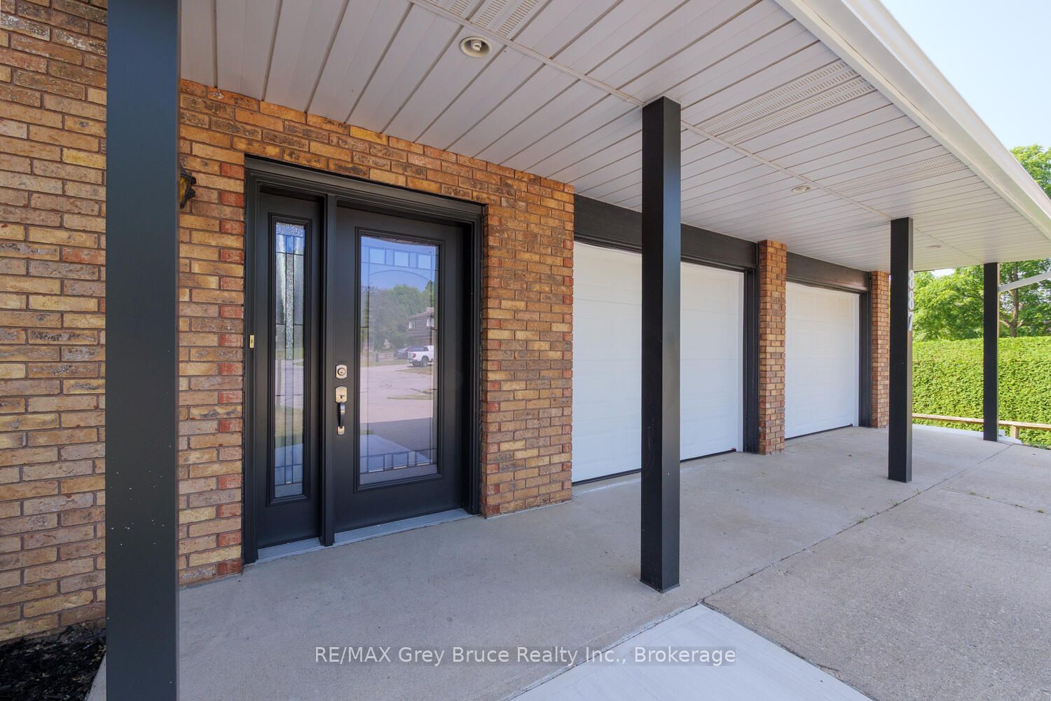 887 Nodwell Court Property Photo 13