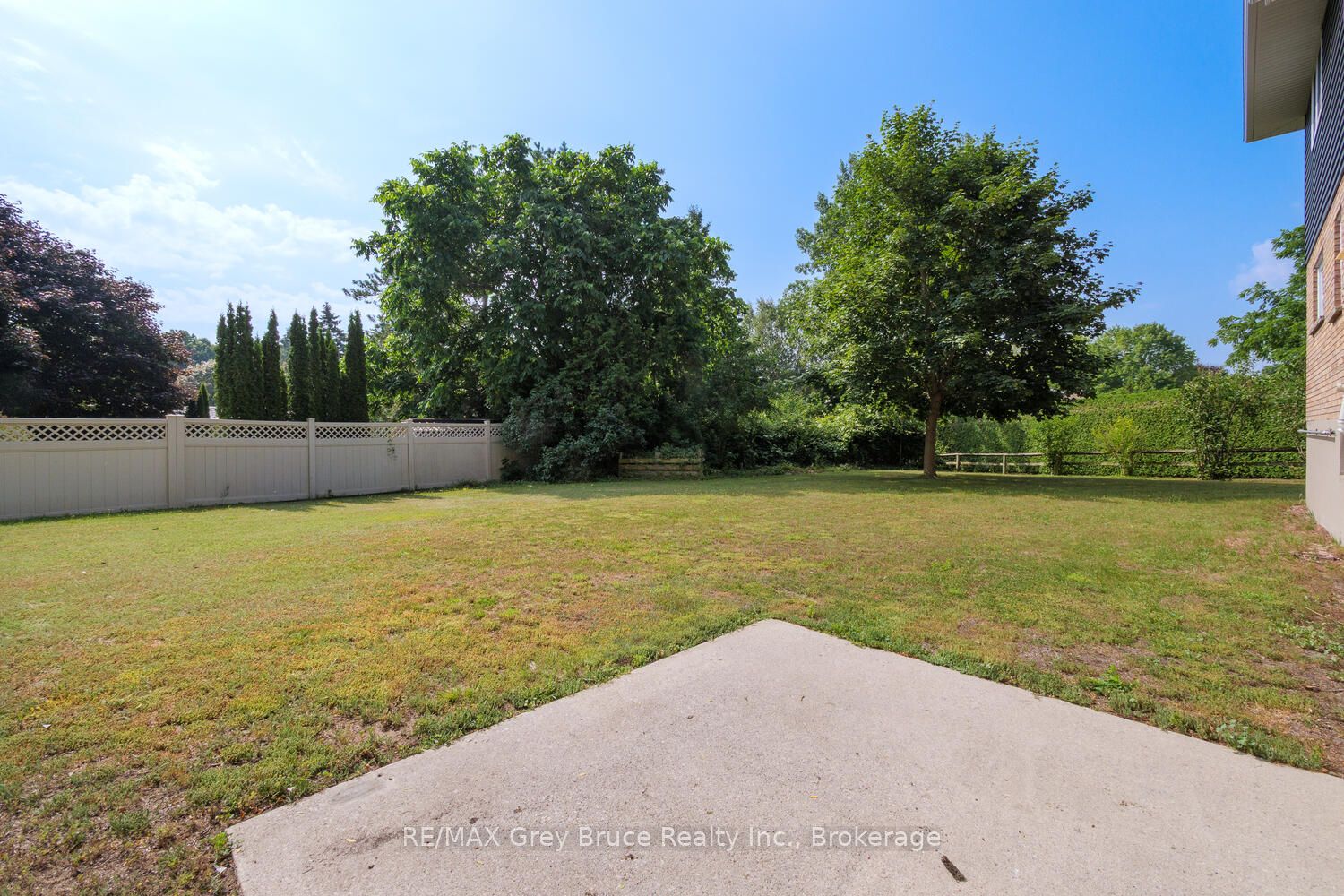 887 Nodwell Court Property Photo 21