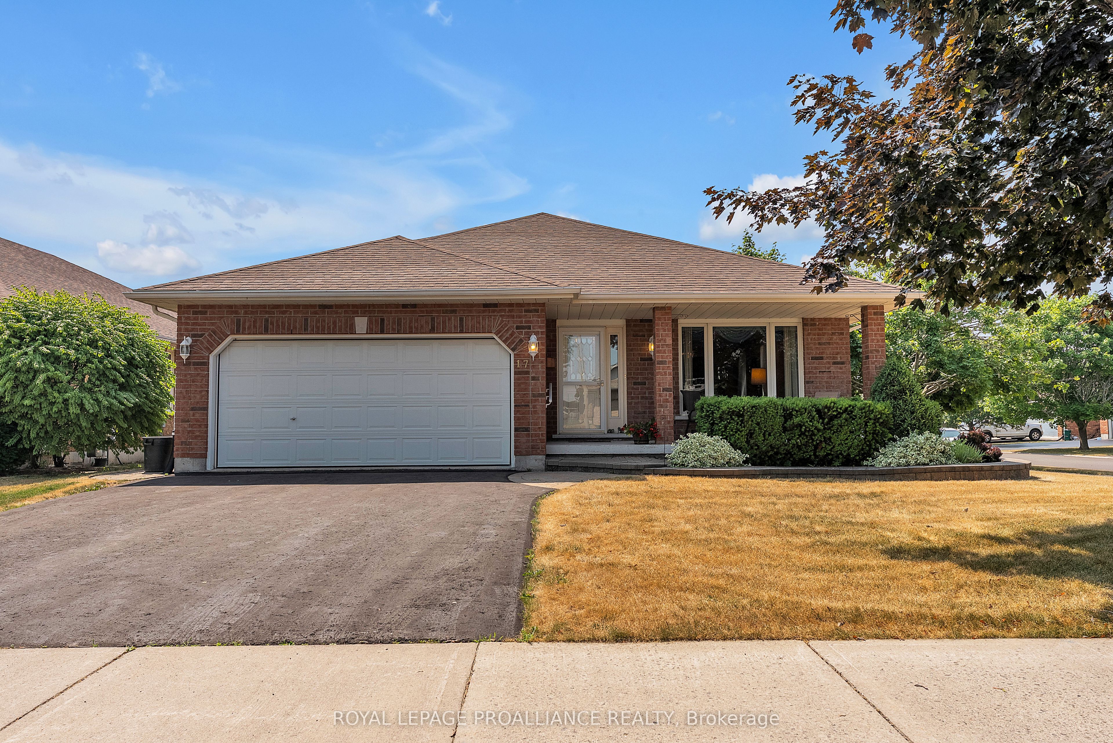 17 Hemlock Crescent Property Photo 1