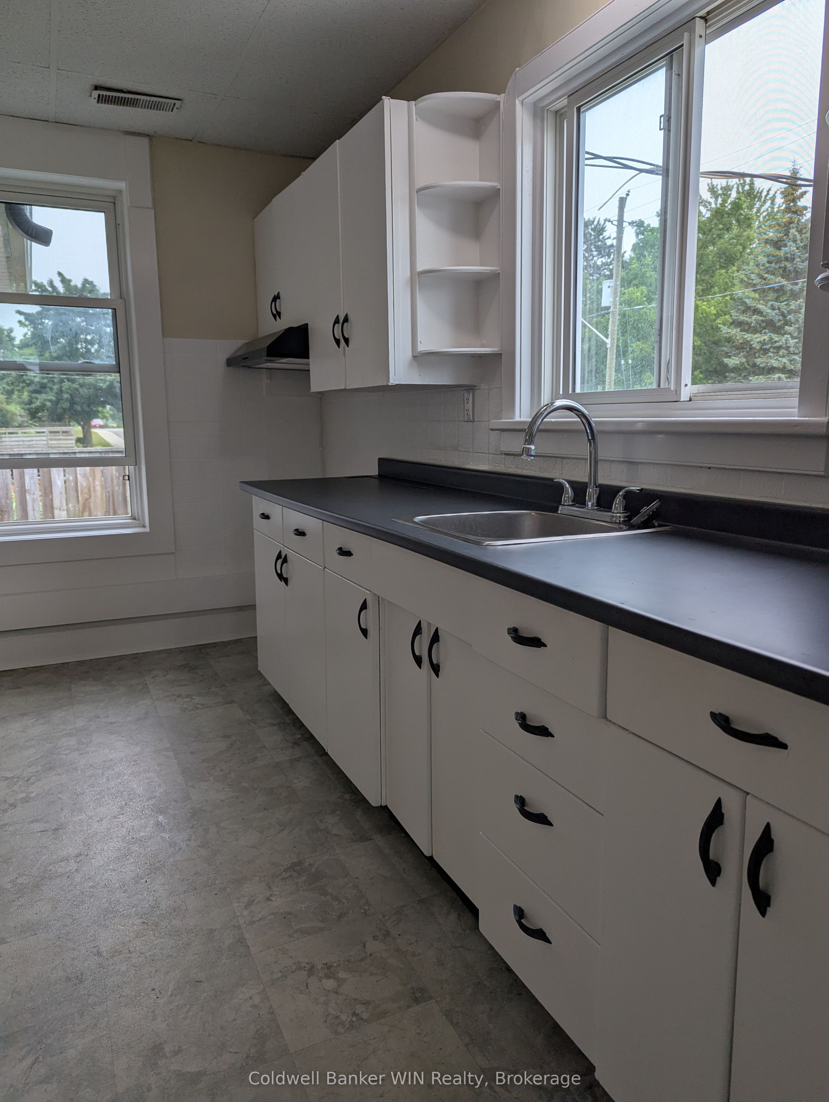 1 Geddes Street E Property Photo 3