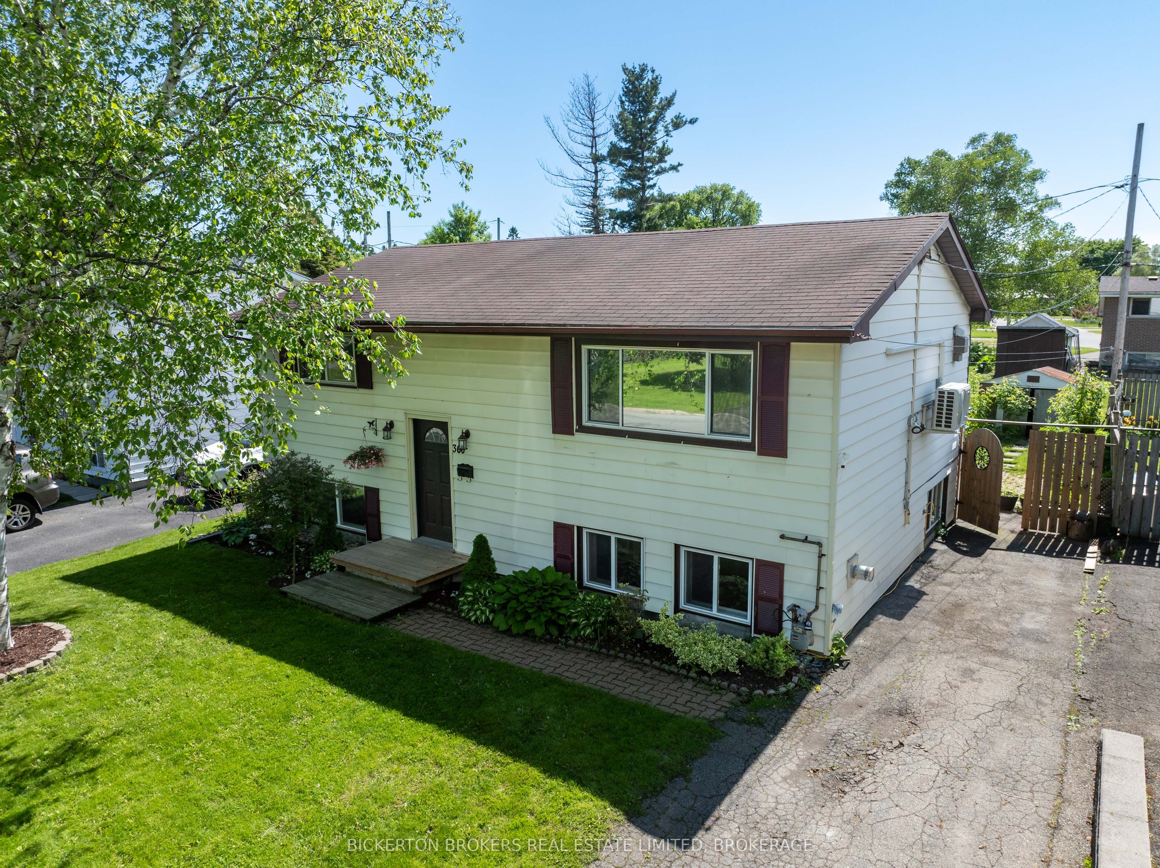 360 1st Ave Property Photo 1