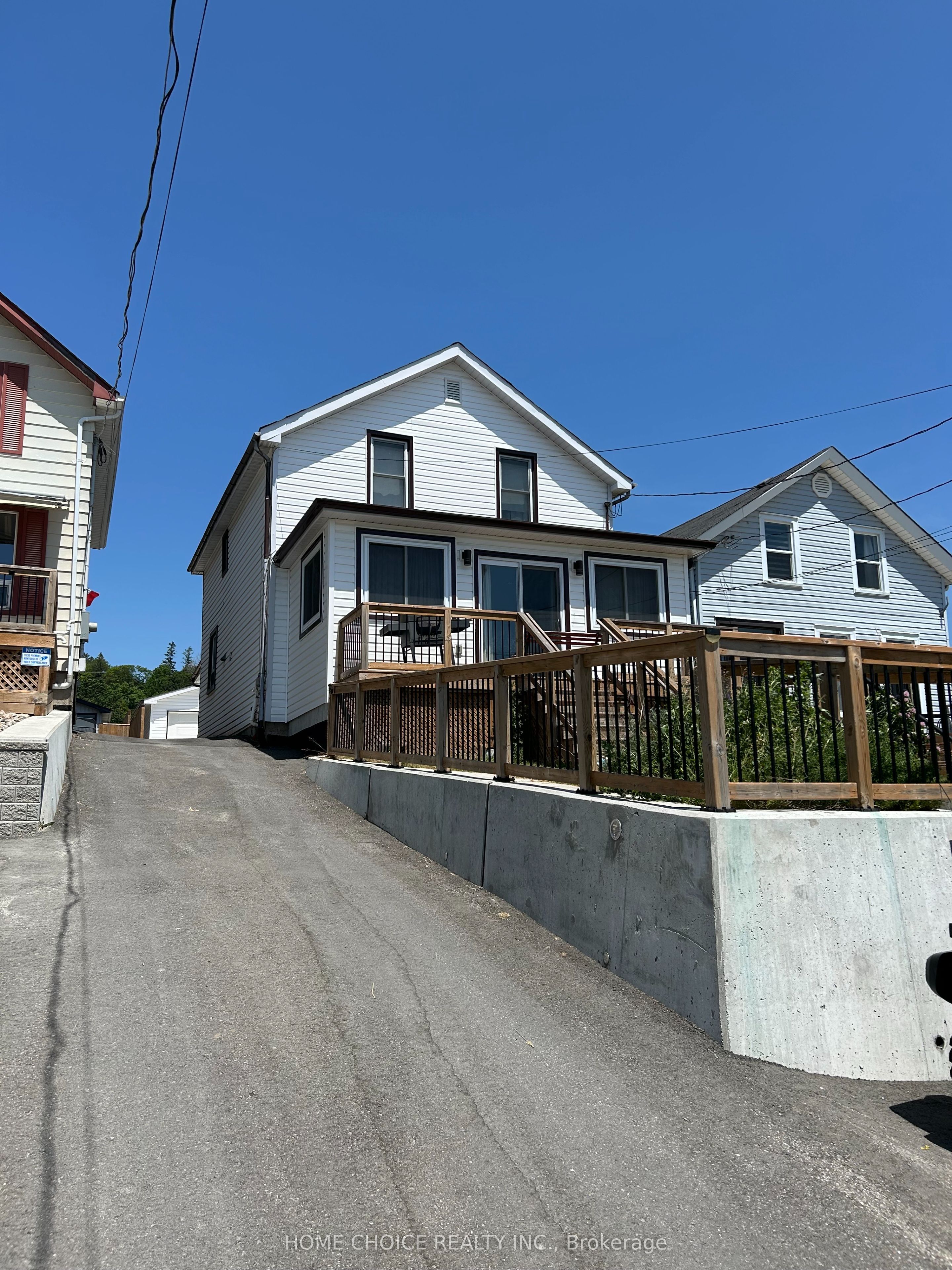 30 Alexander Street W Property Photo 1