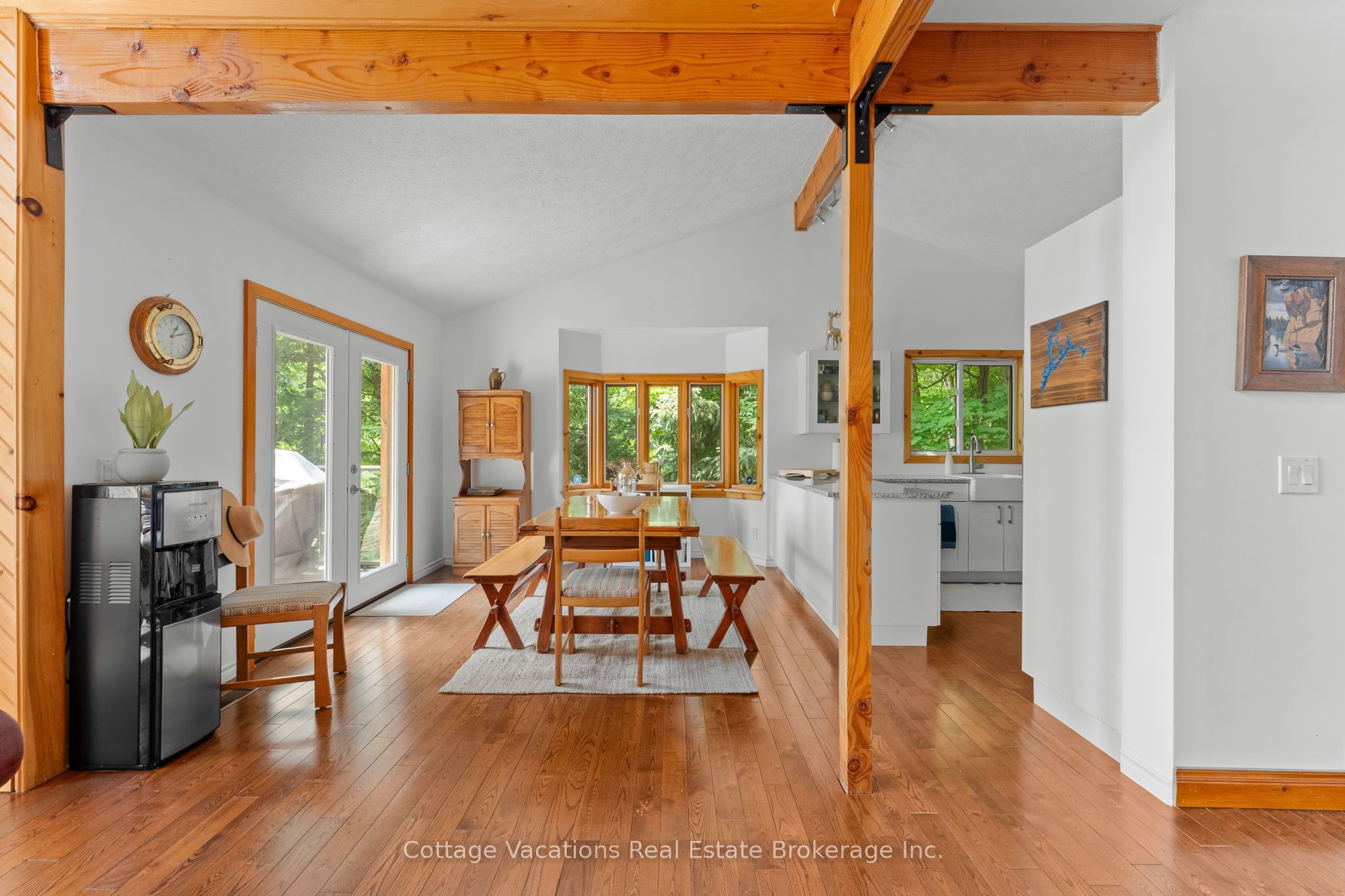 1292 Port Cunnington Road Property Photo 9