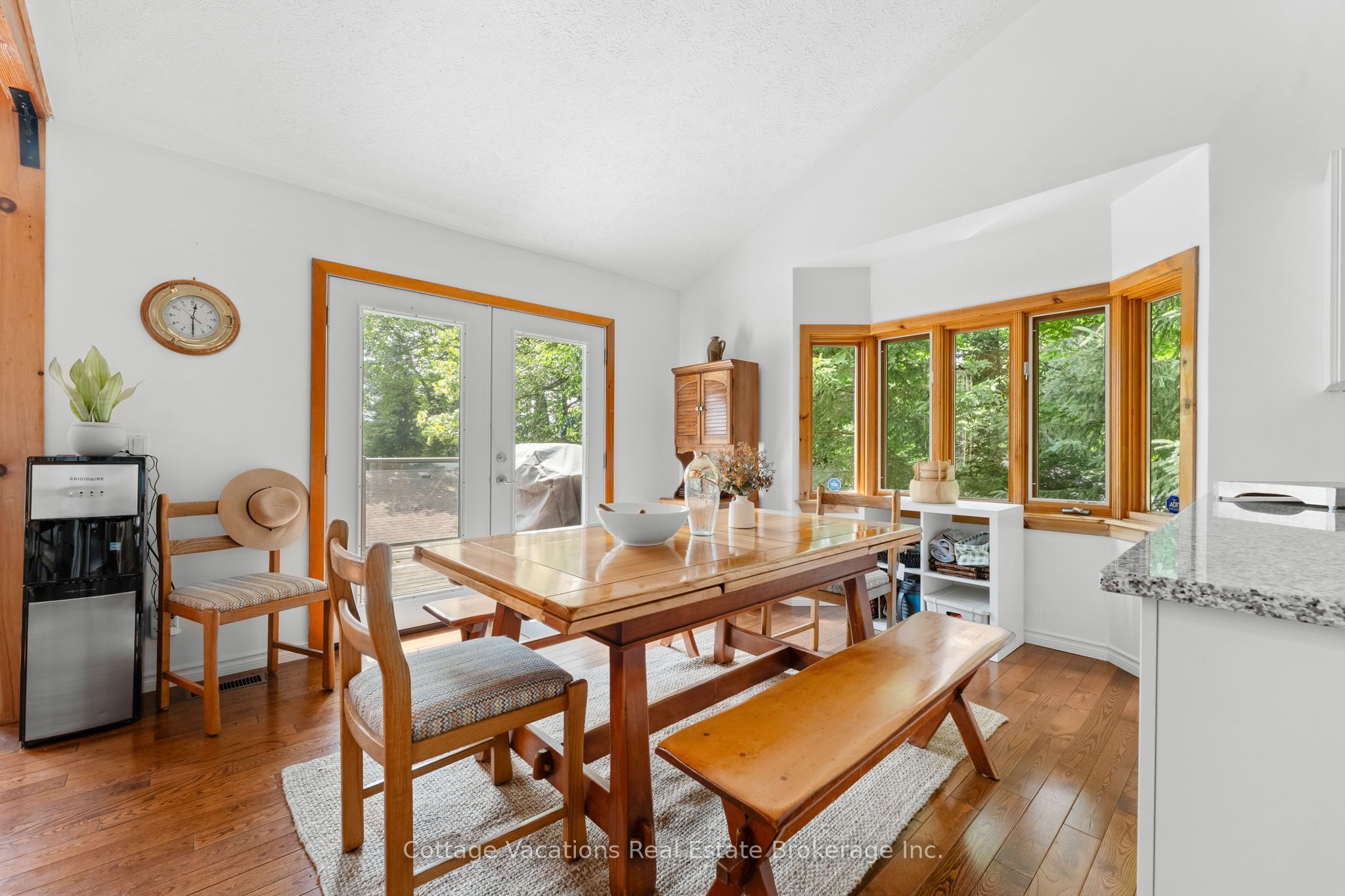 1292 Port Cunnington Road Property Photo 10