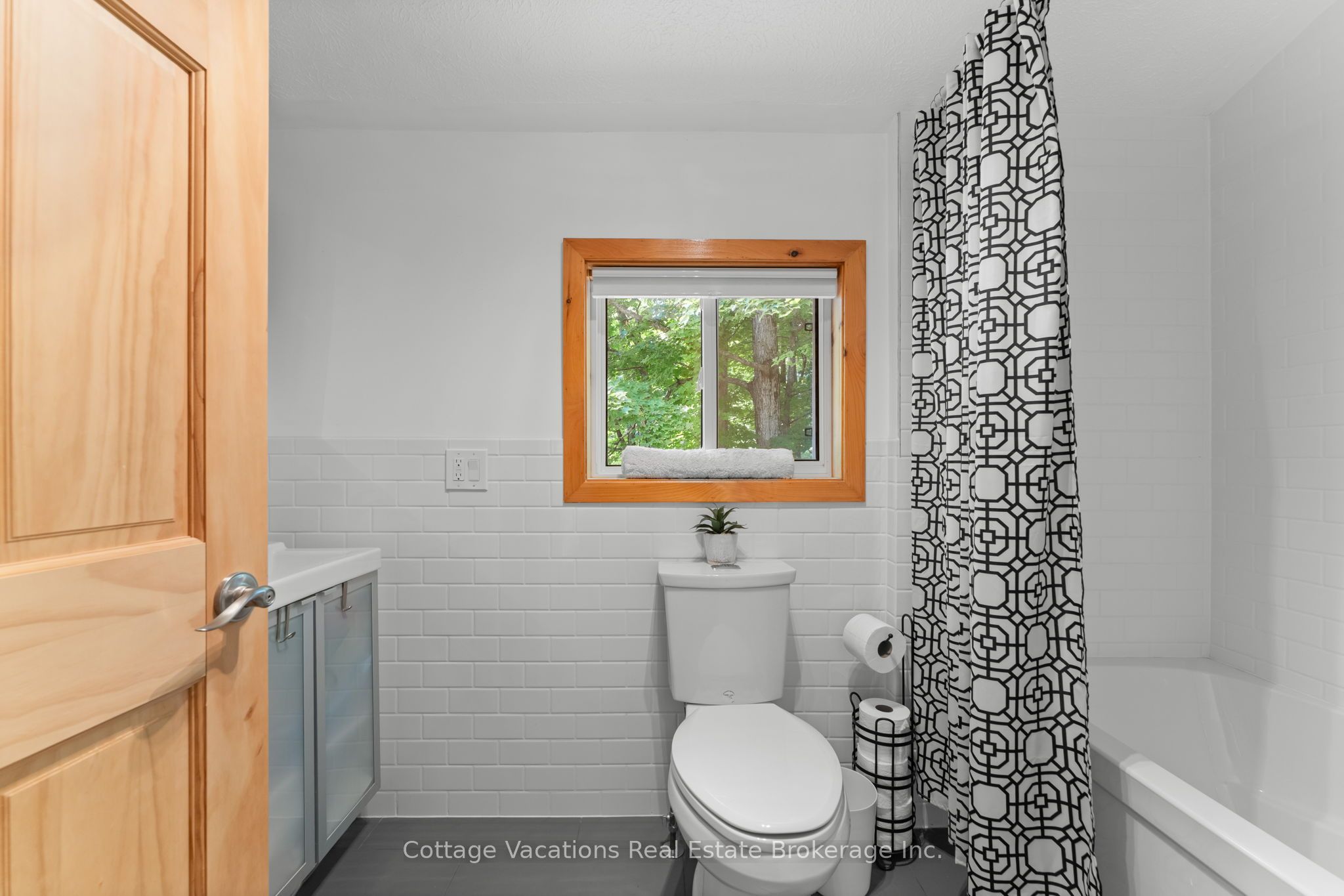 1292 Port Cunnington Road Property Photo 24