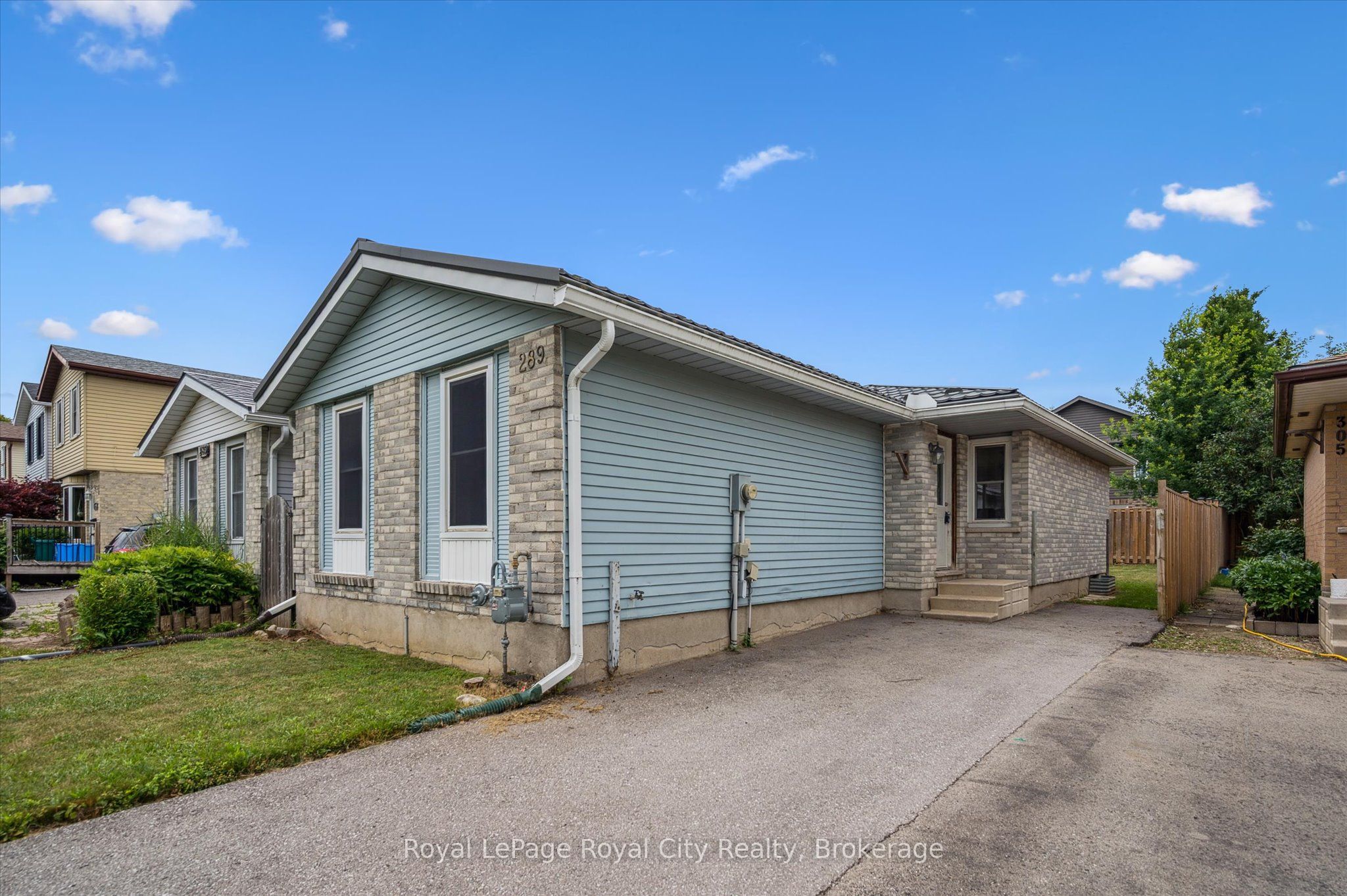 289 Strathallan St Property Photo 1