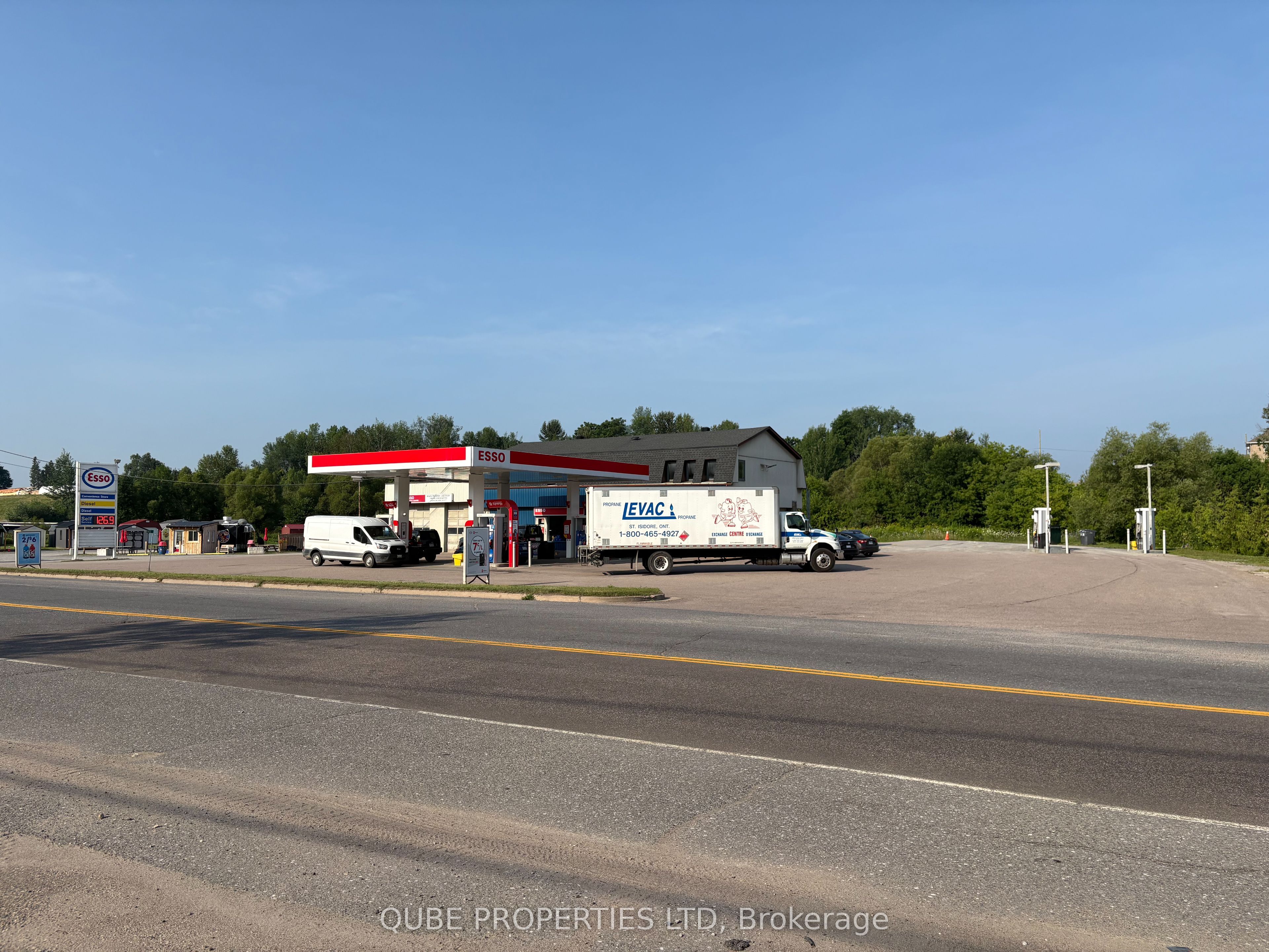 1412 Pembroke Street E Property Photo 2