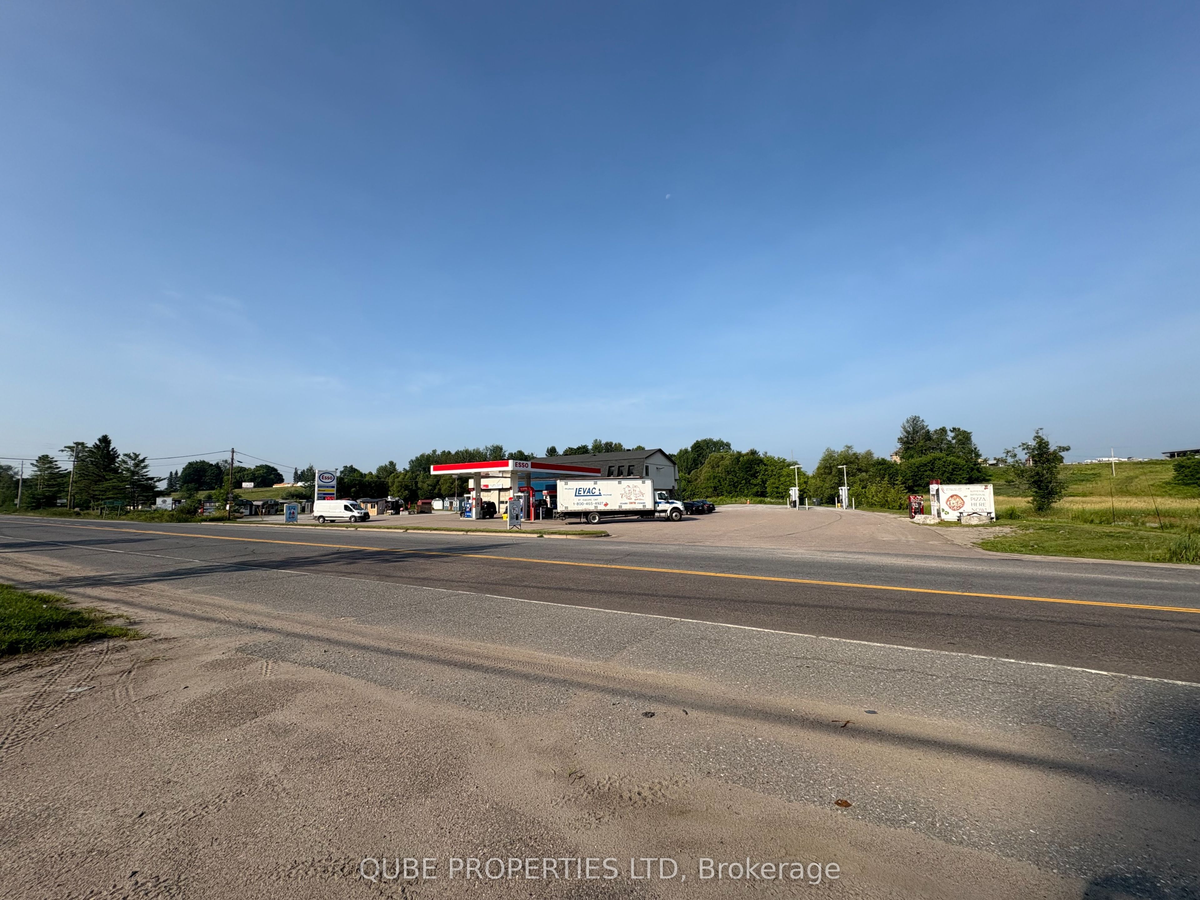 1412 Pembroke Street E Property Photo 3