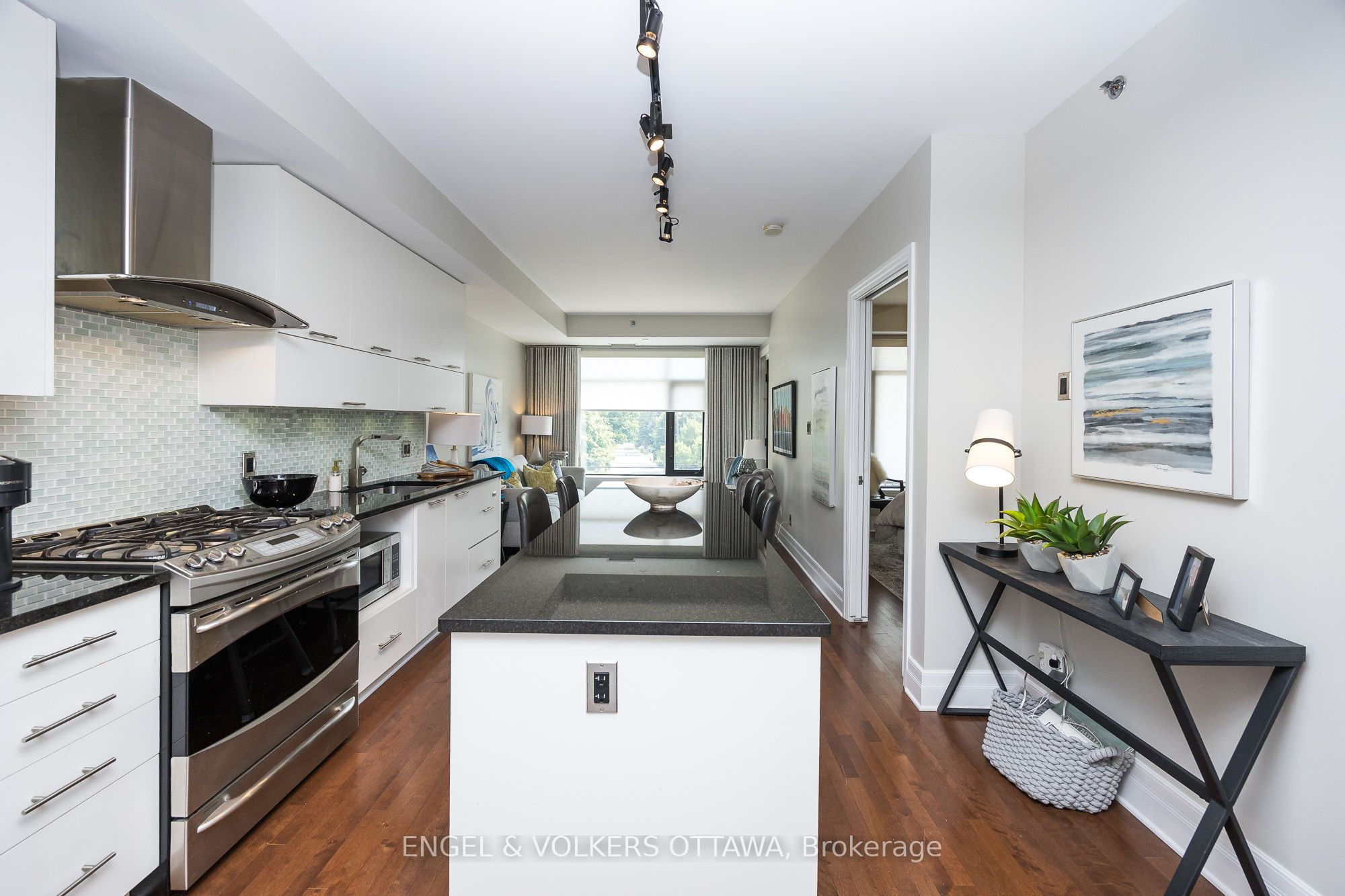 808 Bronson Avenue 319 Property Photo 6