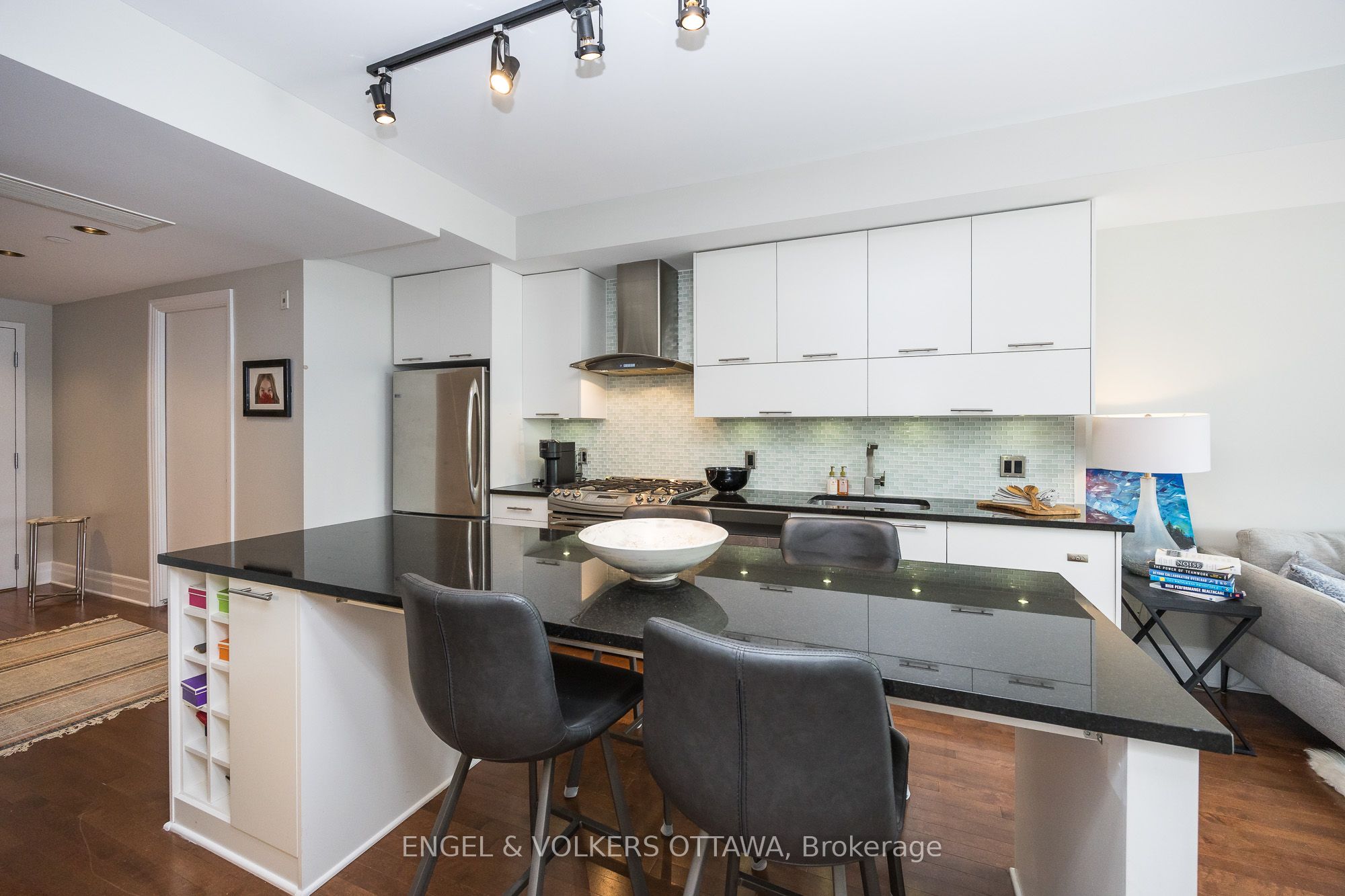 808 Bronson Avenue 319 Property Photo 9