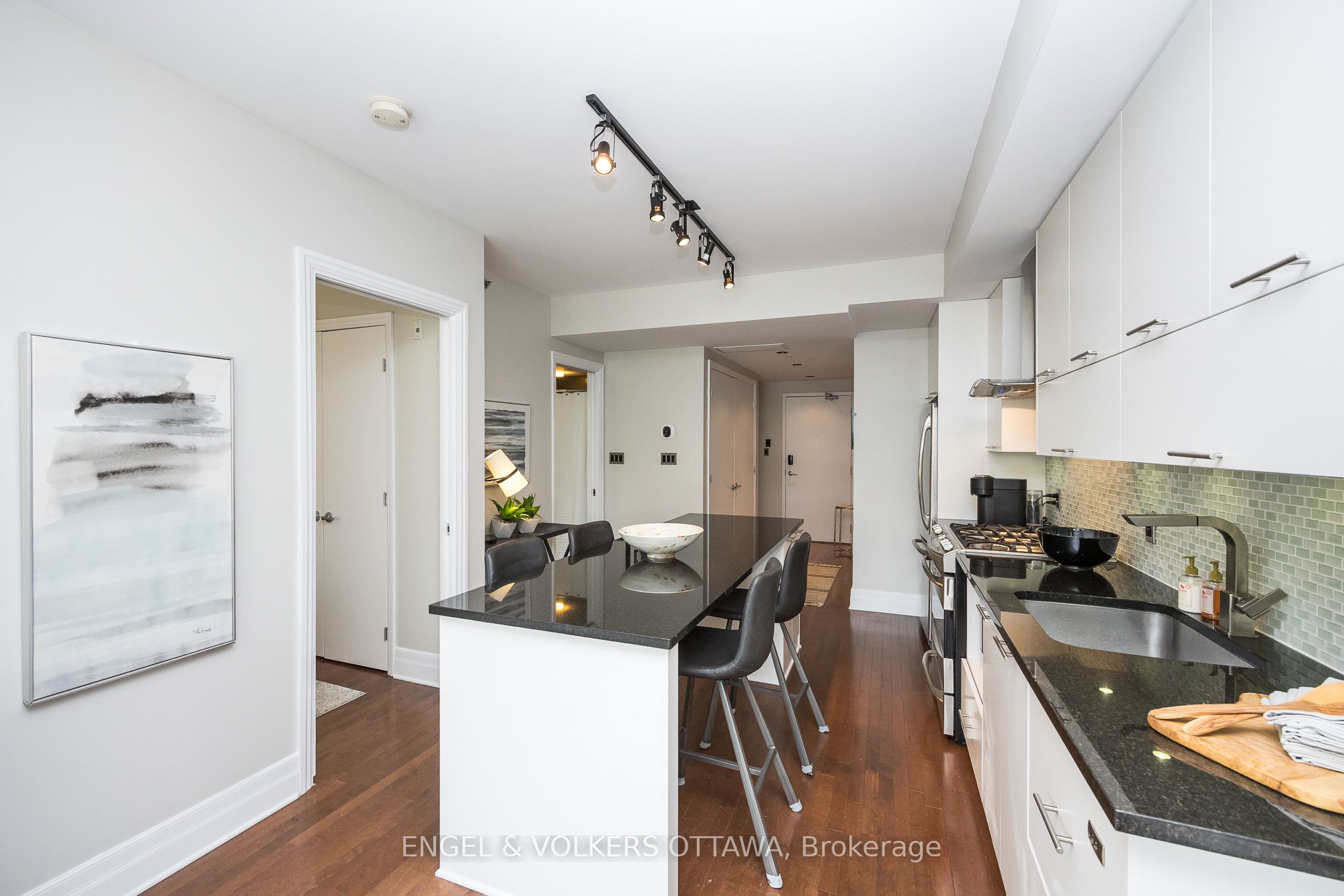 808 Bronson Avenue 319 Property Photo 13