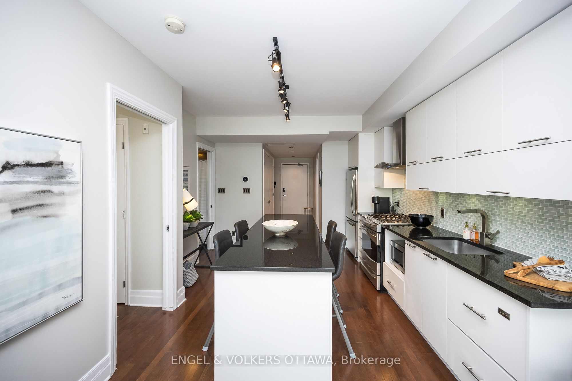 808 Bronson Avenue 319 Property Photo 14