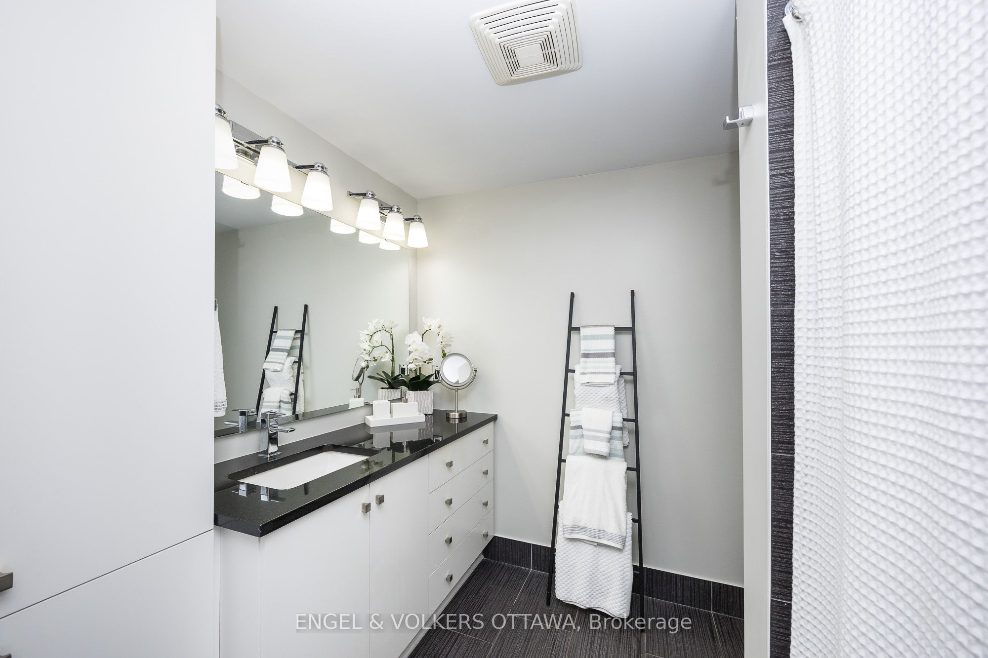 808 Bronson Avenue 319 Property Photo 23