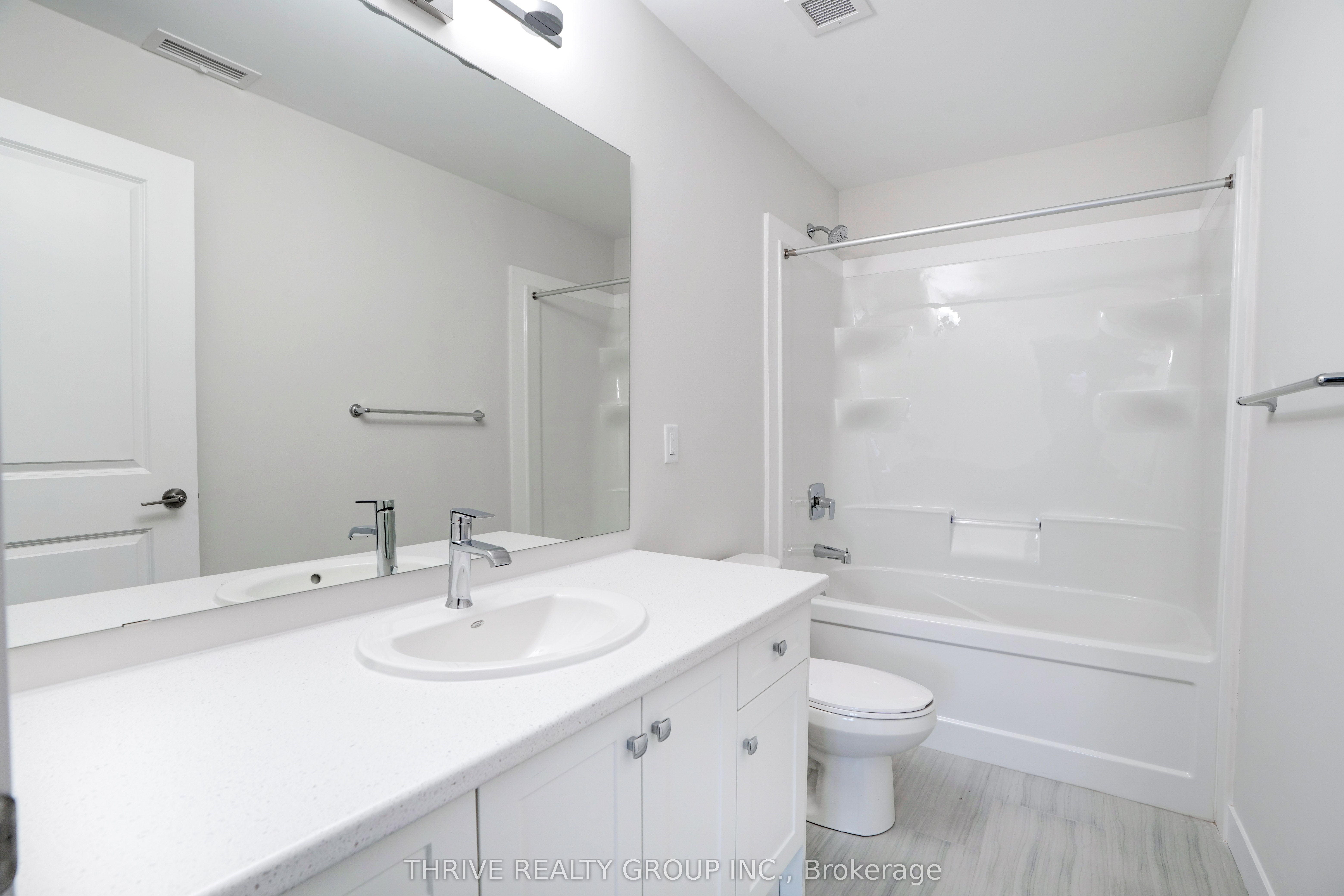 100 The Promenade N/a 204 Property Photo 15