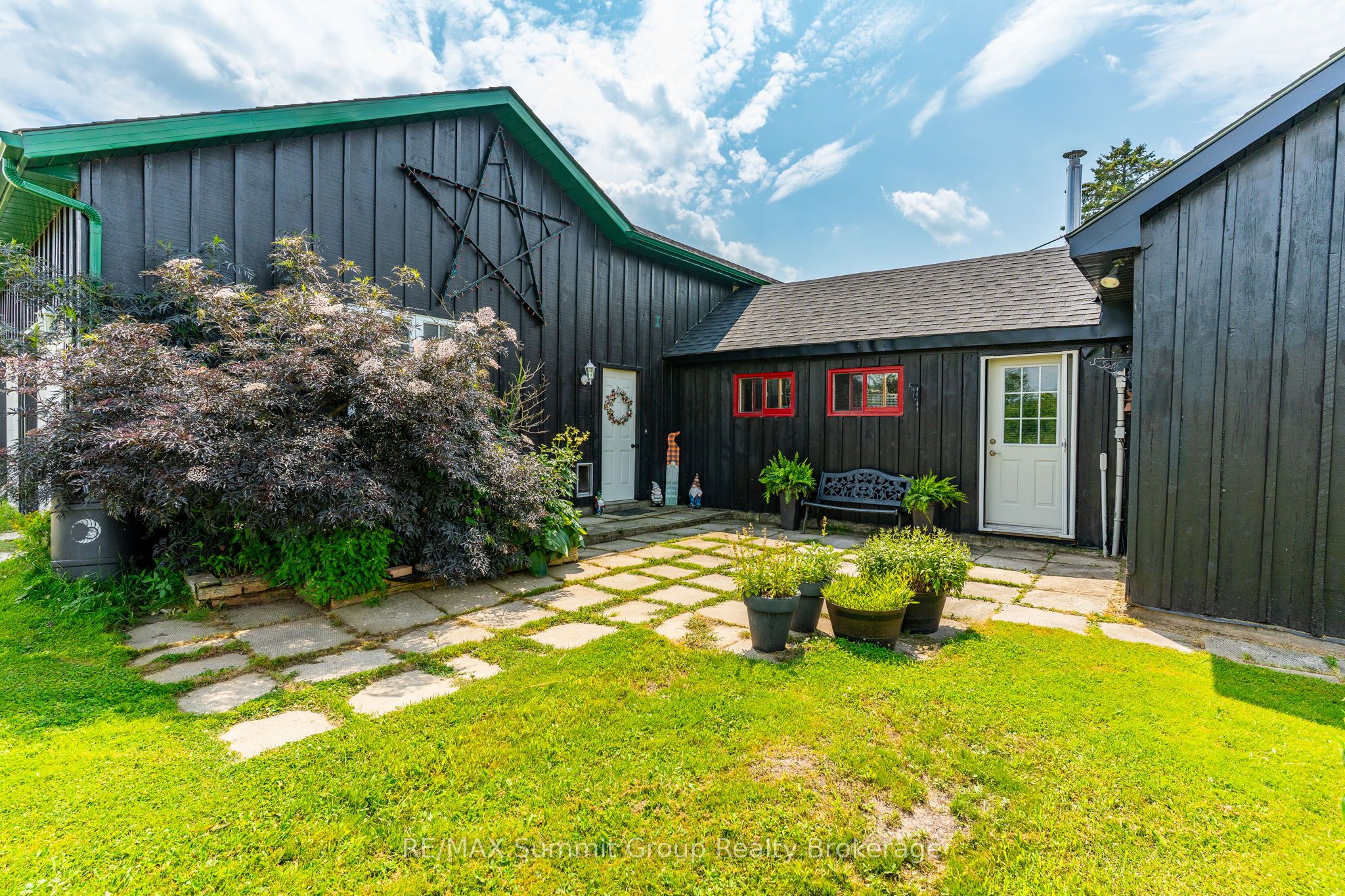 307266 Centre Line A Property Photo 1