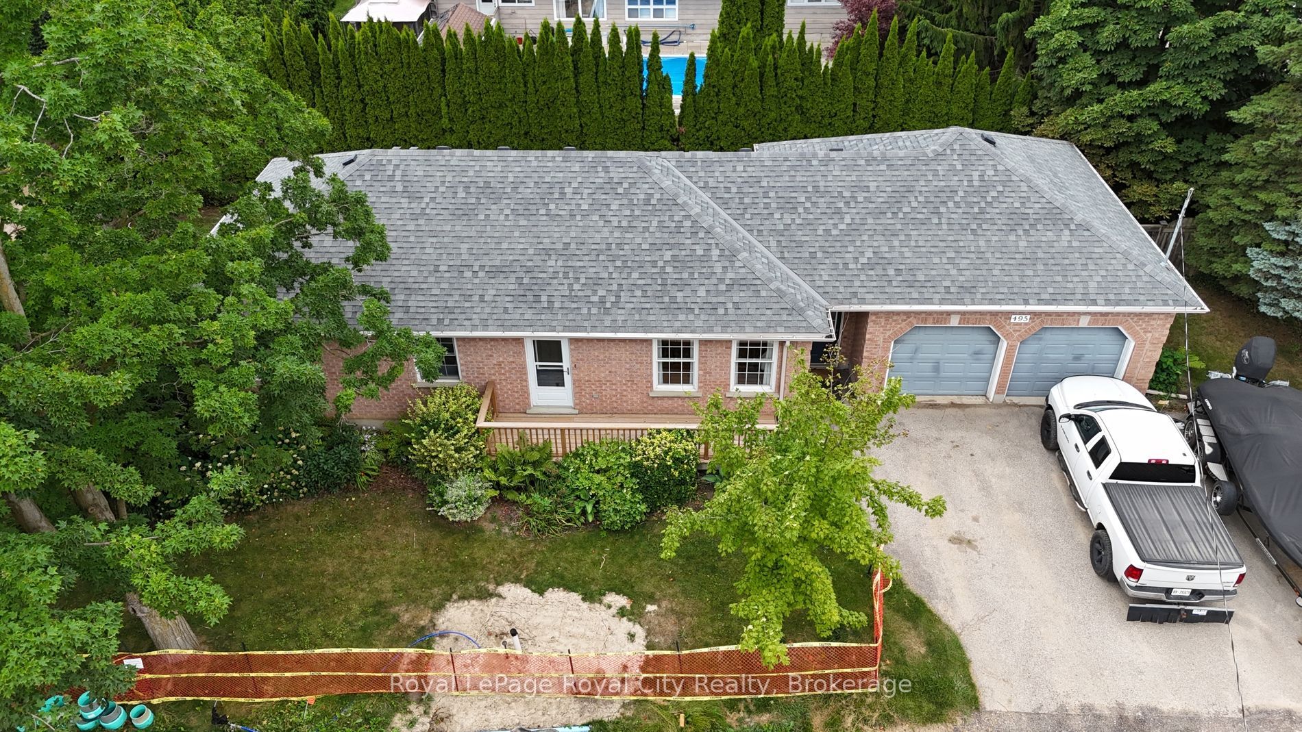 495 Hill St E Property Photo 1