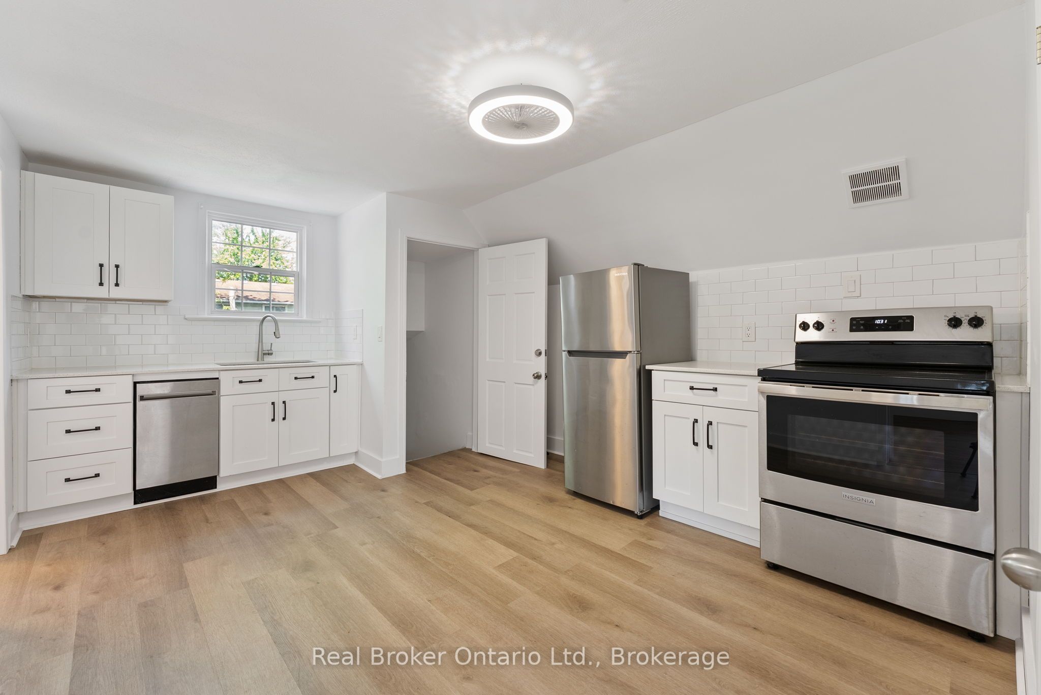 125 Peel St Property Photo 1