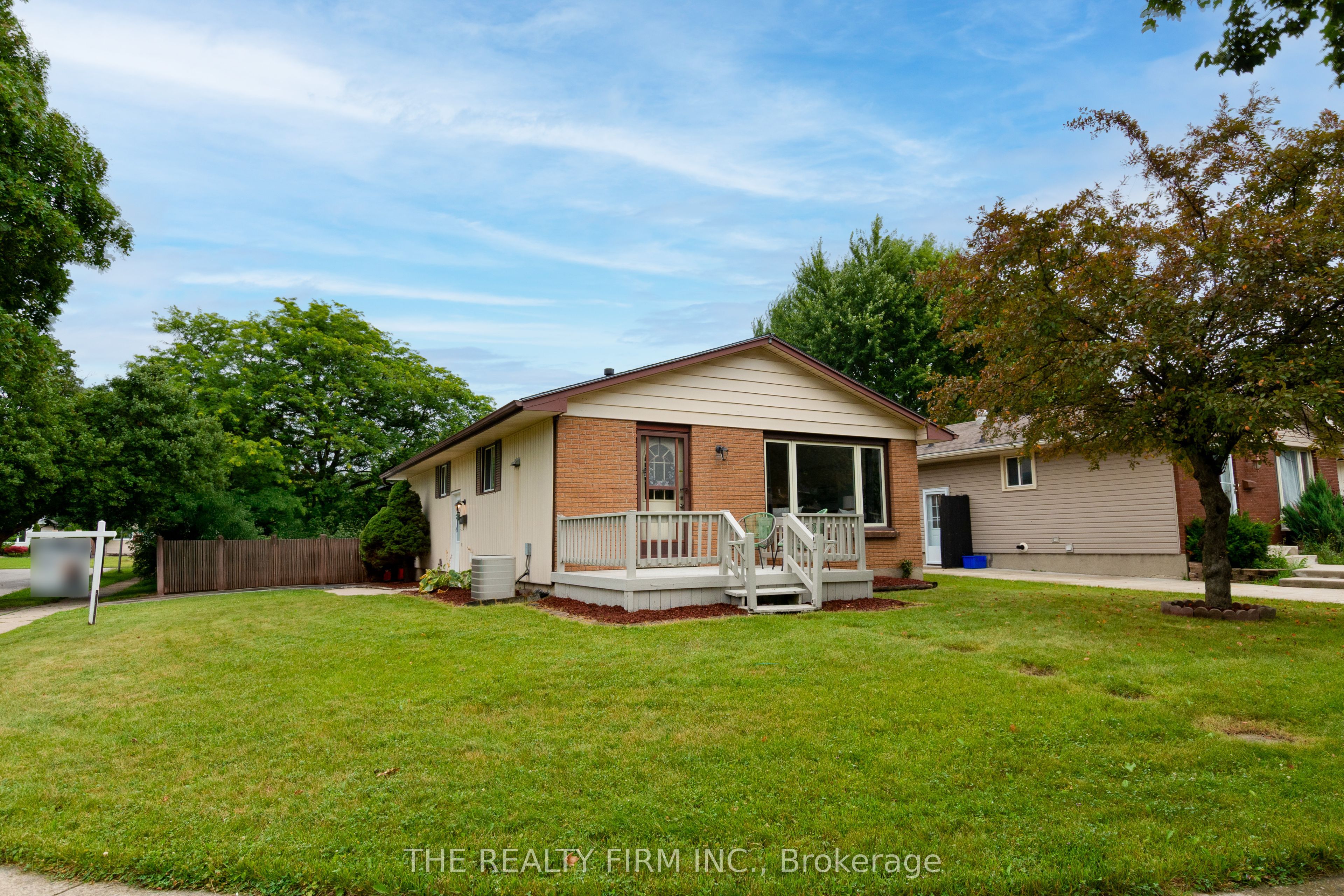 10 Stroud Crescent Property Photo 1
