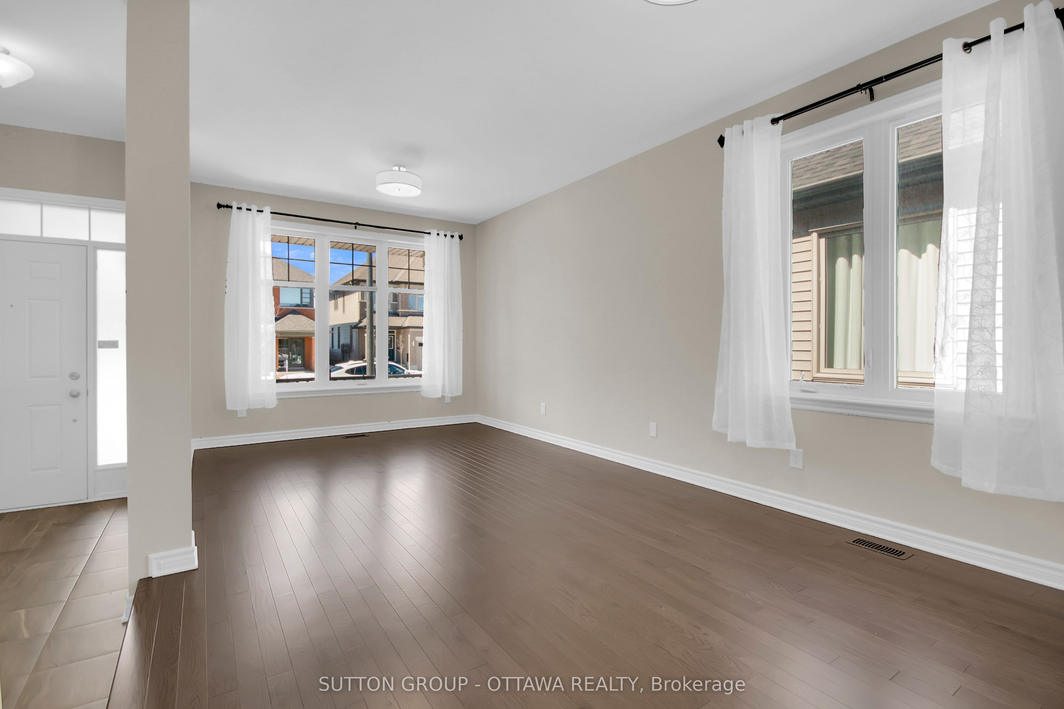 809 Carnelian Crescent Property Photo 6