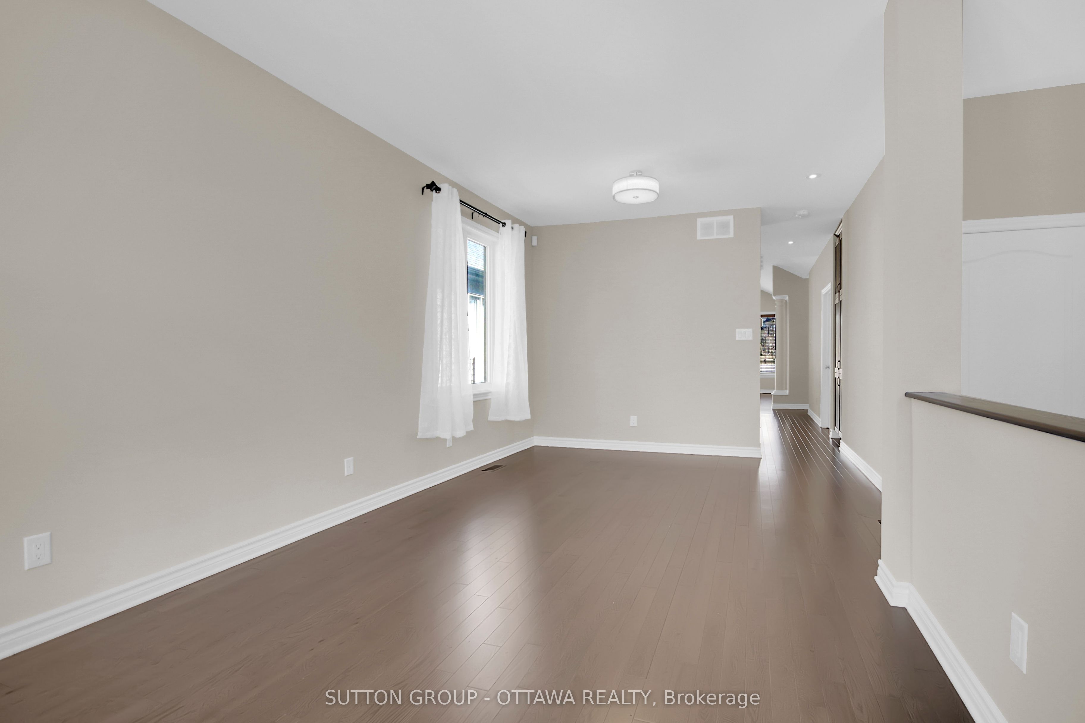 809 Carnelian Crescent Property Photo 8