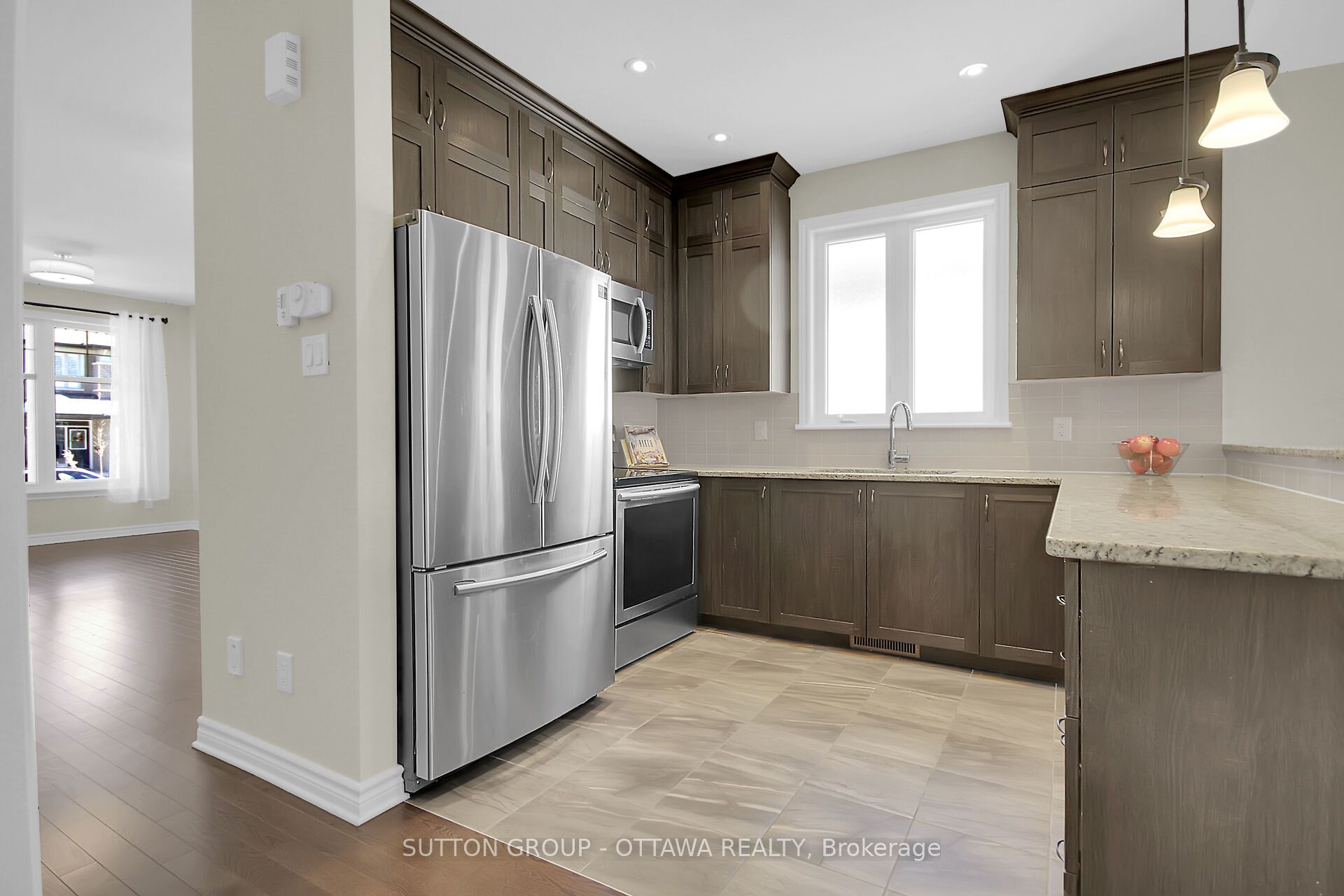 809 Carnelian Crescent Property Photo 12