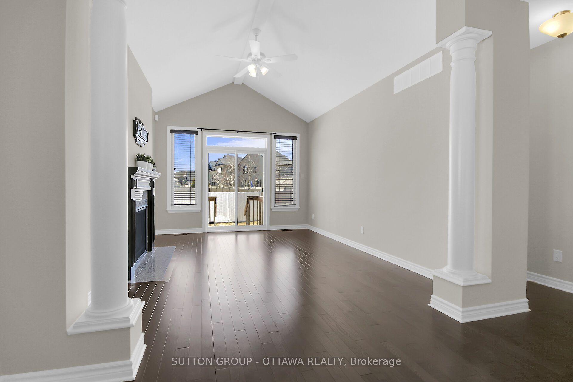 809 Carnelian Crescent Property Photo 18