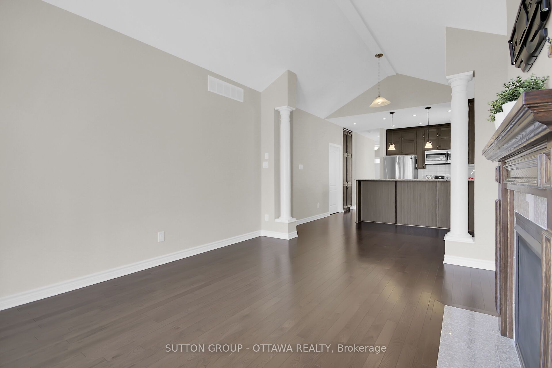 809 Carnelian Crescent Property Photo 22