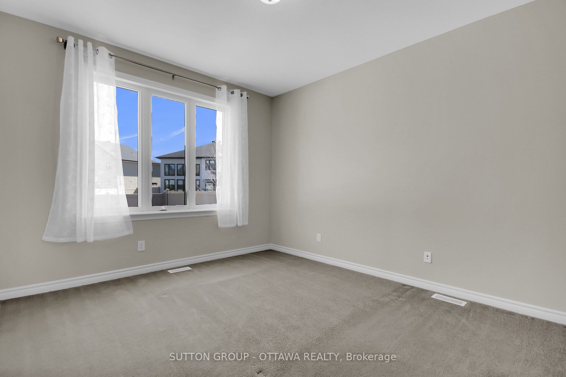 809 Carnelian Crescent Property Photo 23