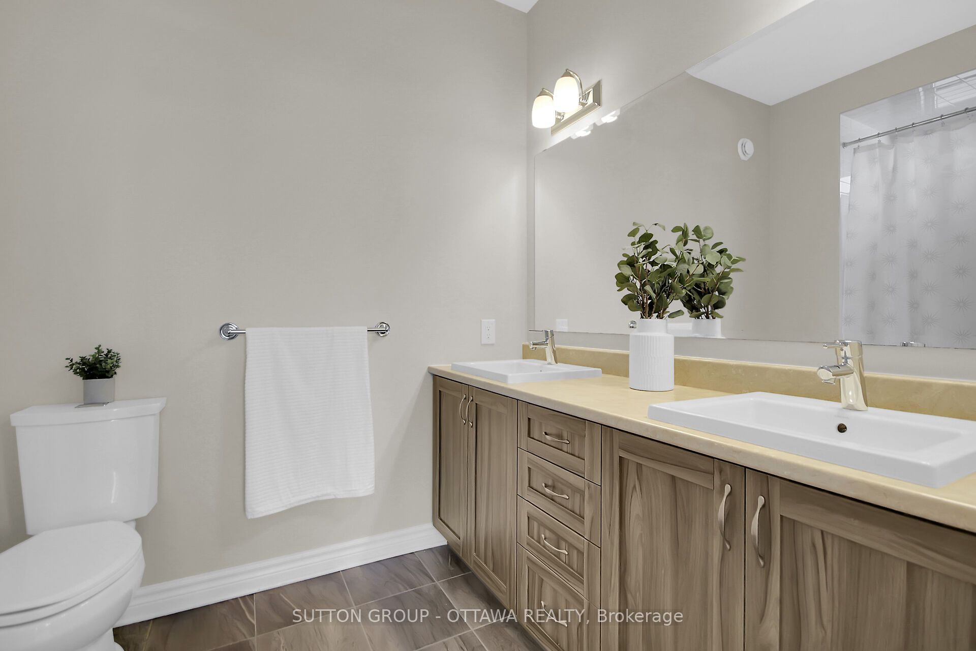 809 Carnelian Crescent Property Photo 26