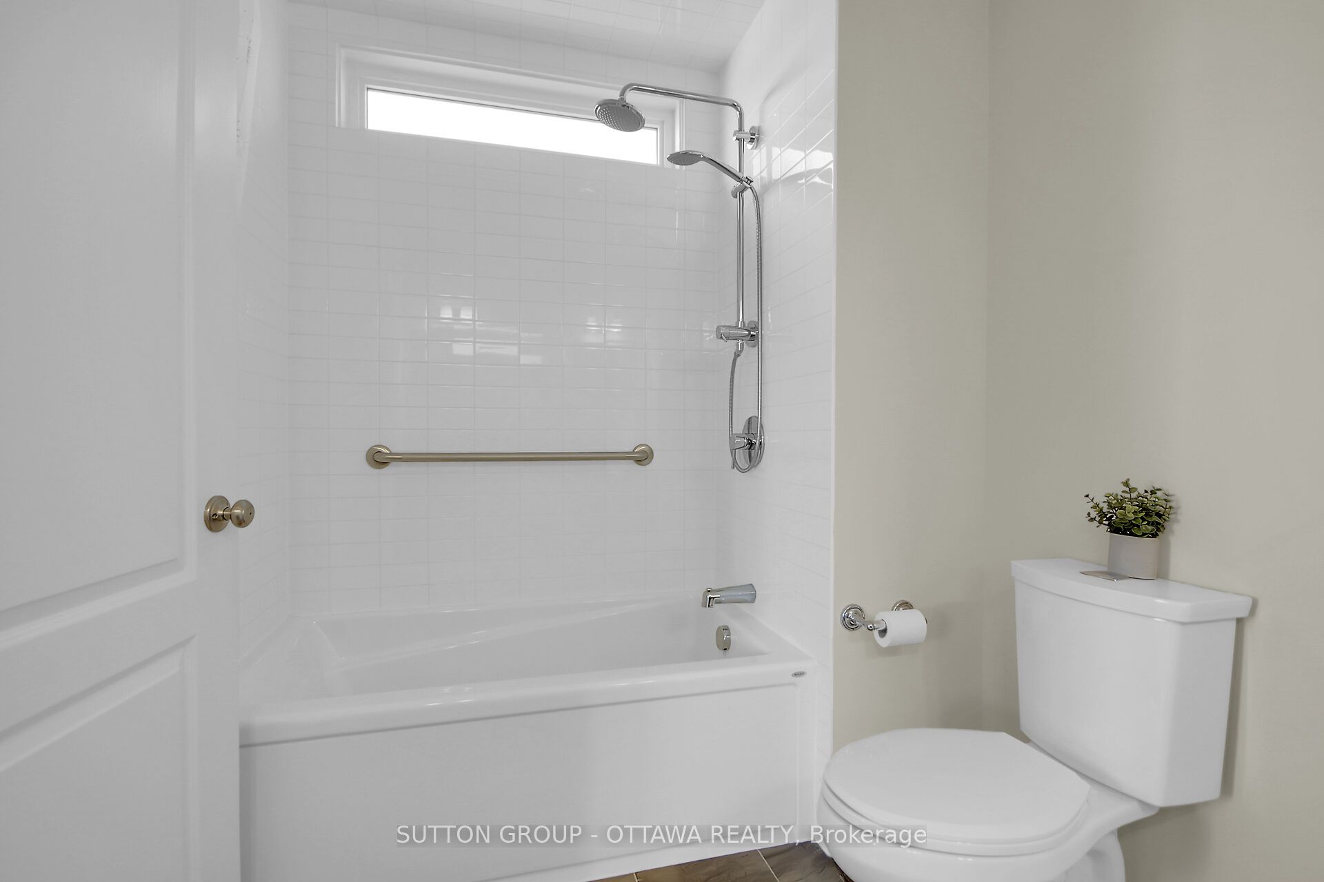 809 Carnelian Crescent Property Photo 28