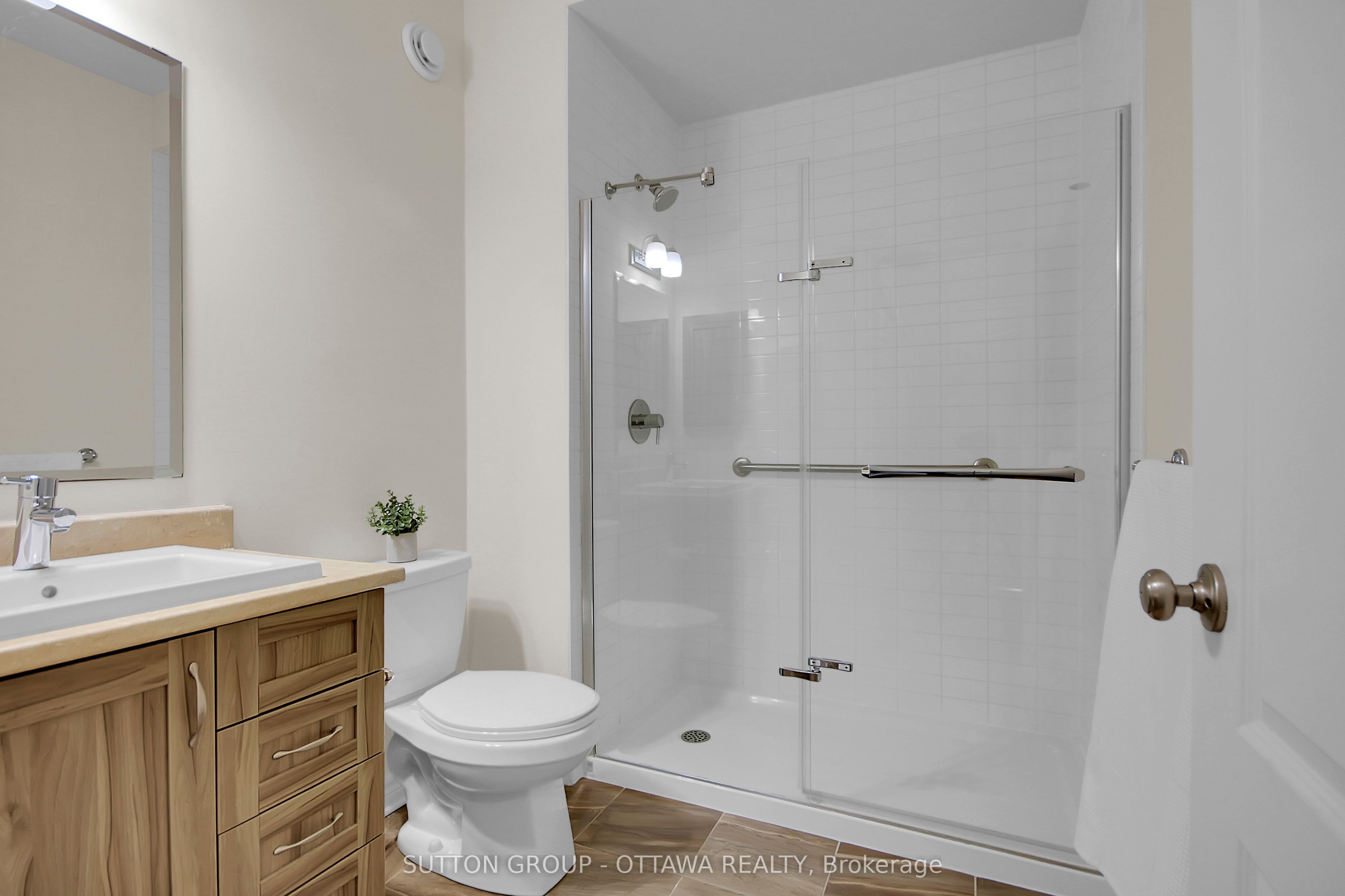 809 Carnelian Crescent Property Photo 32