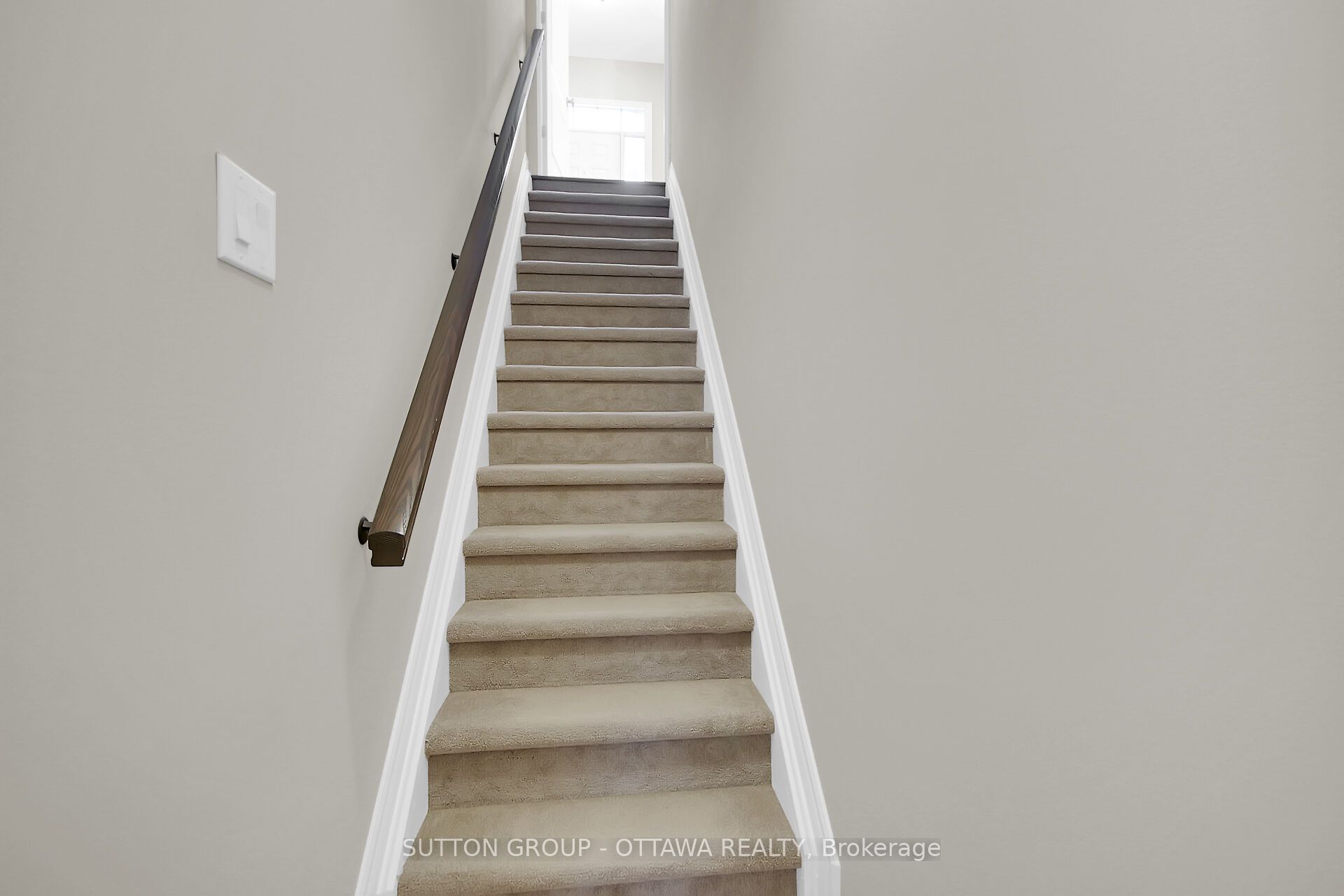 809 Carnelian Crescent Property Photo 38