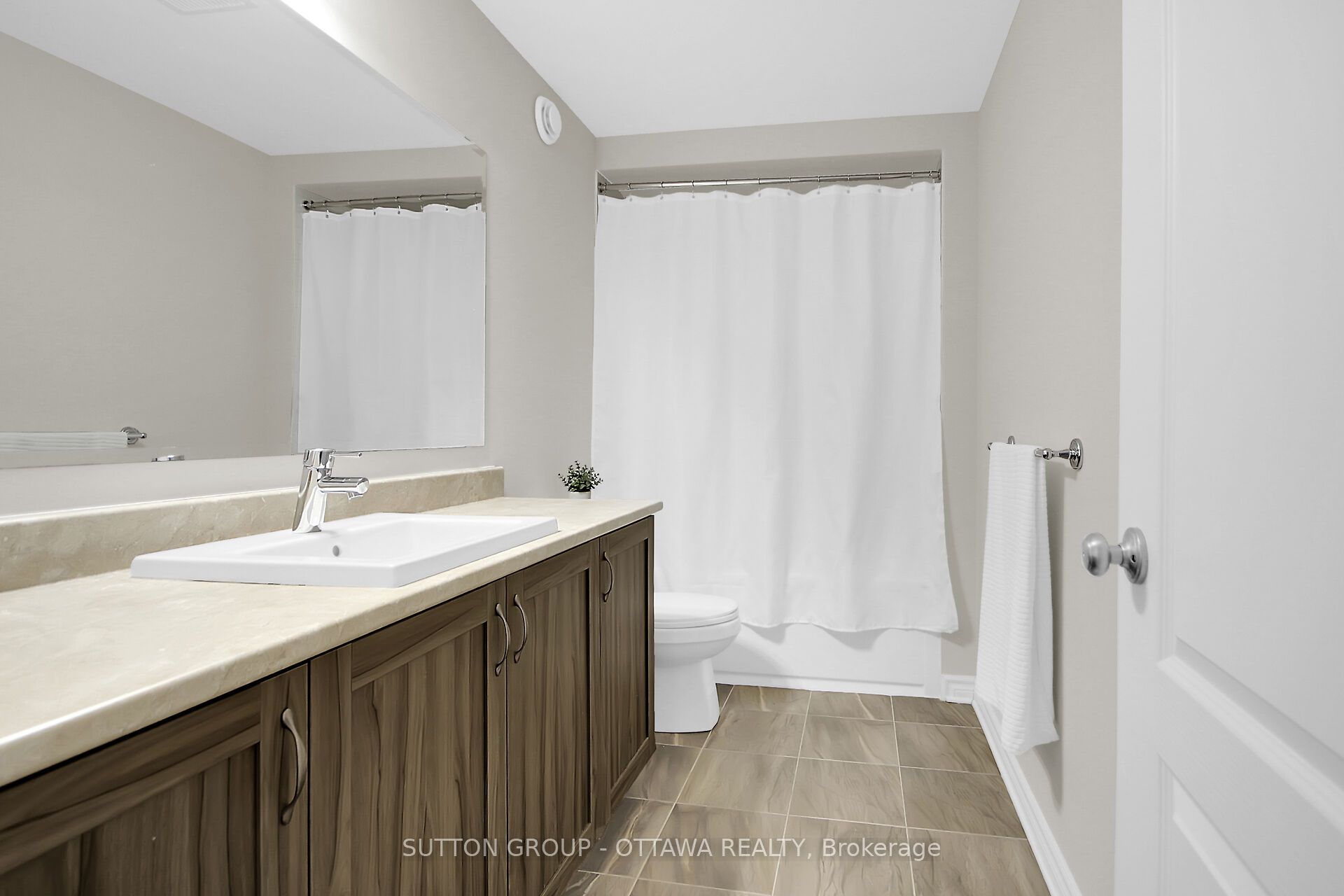 809 Carnelian Crescent Property Photo 45