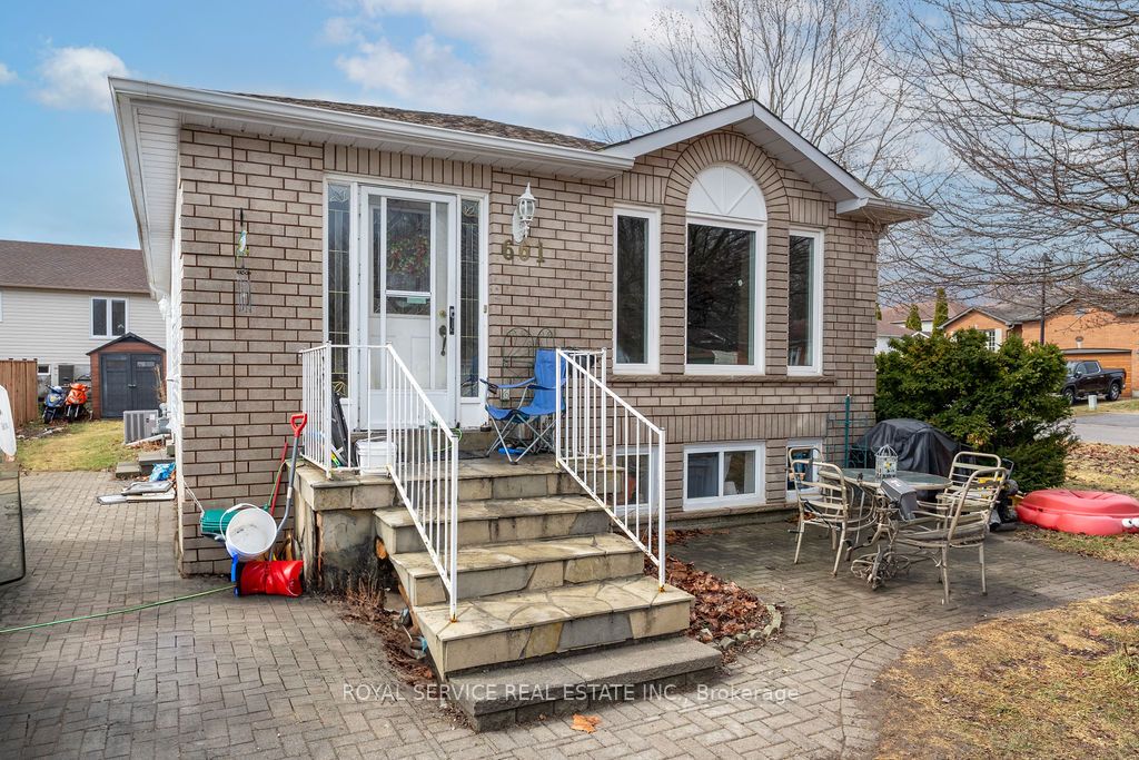 661 Ewing St Property Photo 1