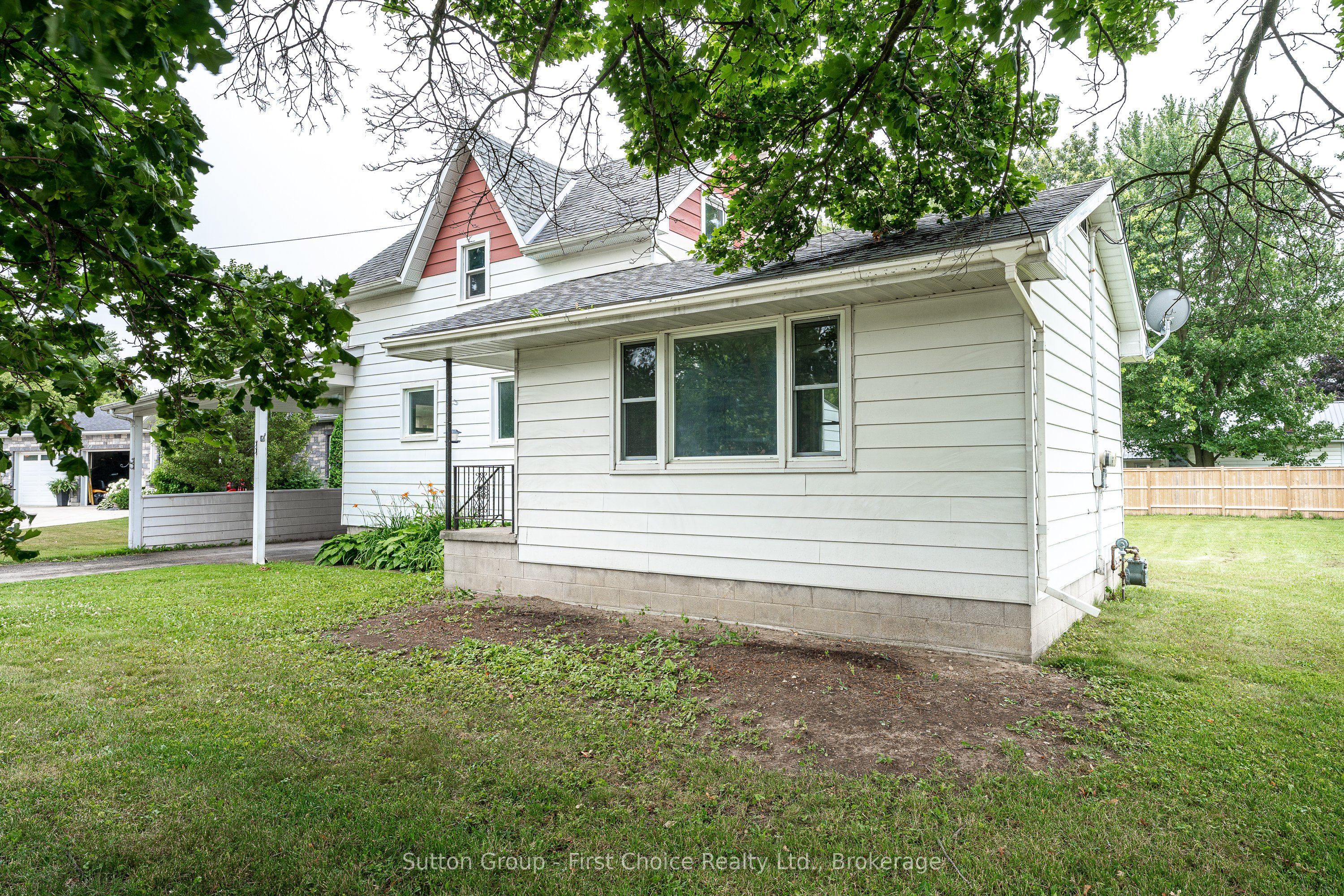 44 Huron Road Property Photo 2
