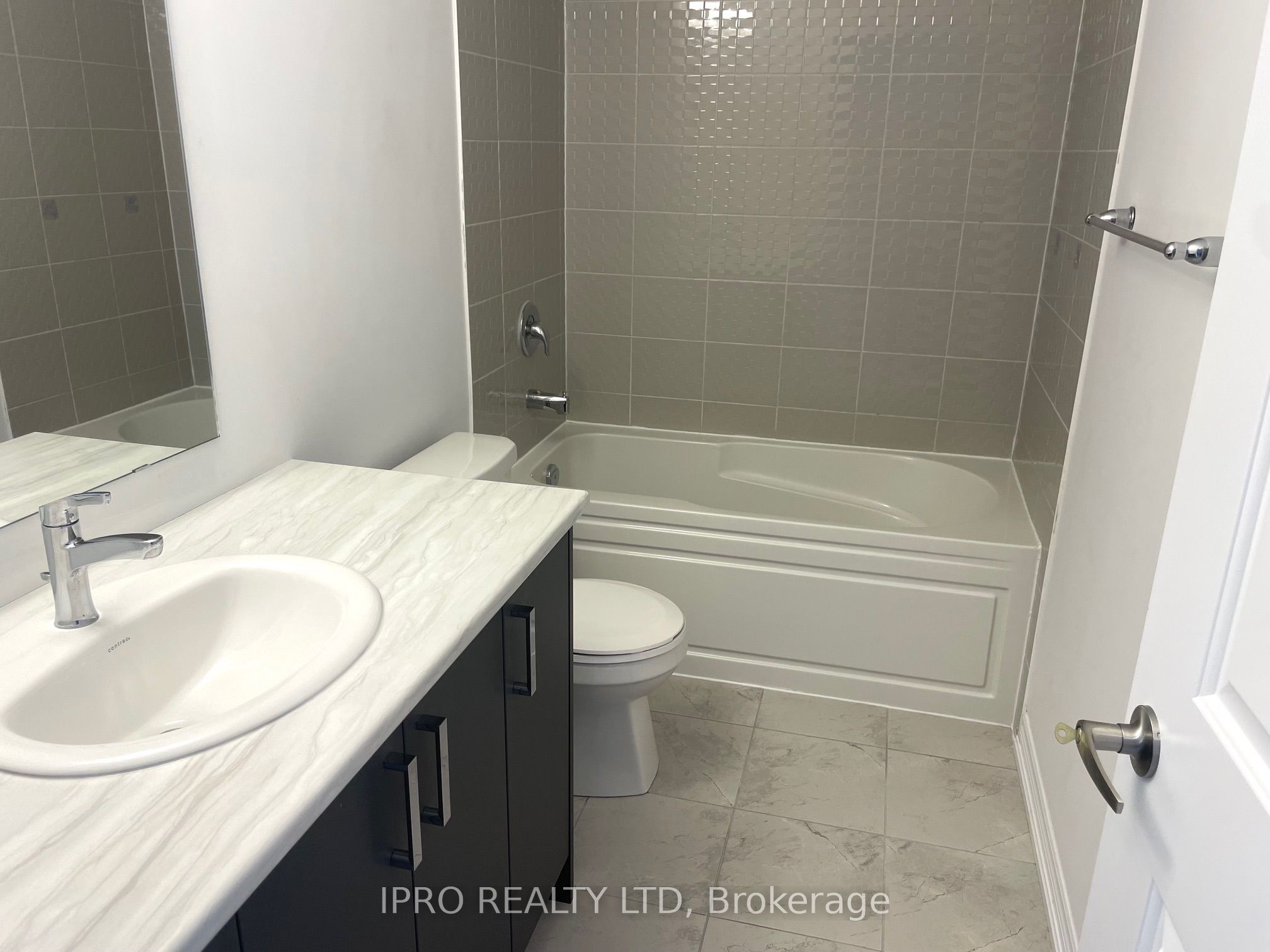 48 Edminston Drive Property Photo 16