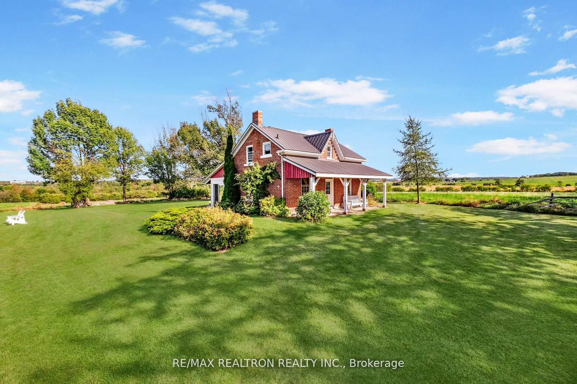 499437 6th Concession N Property Photo 1