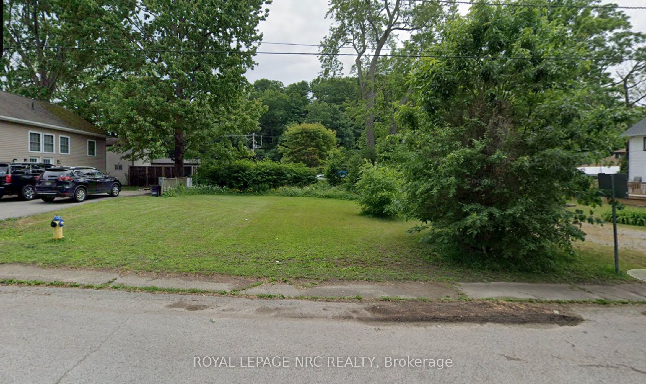 262 CAMBRIDGE Road W Property Photo 1