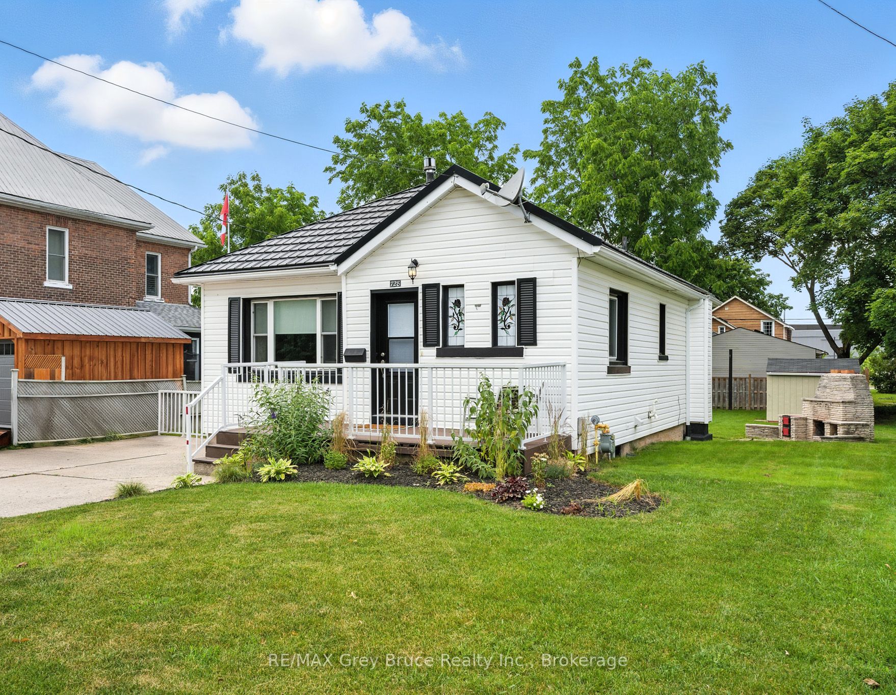 728 9 A St E Property Photo 1