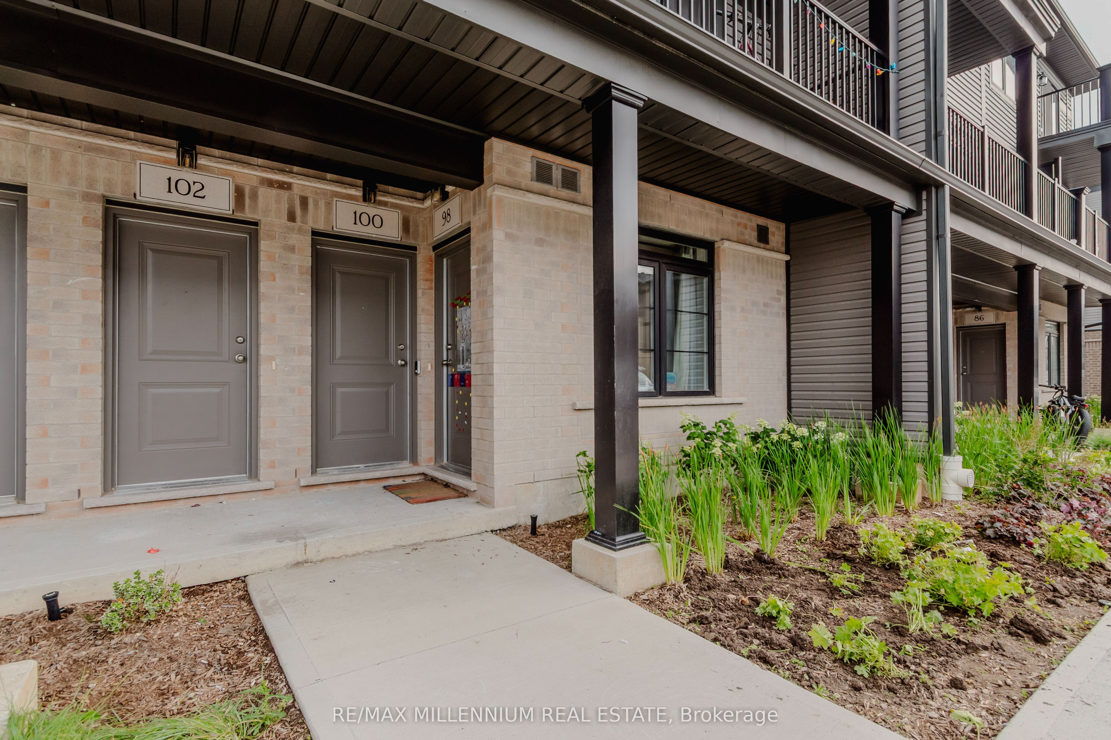 98 Lomond Lane N Property Photo 2