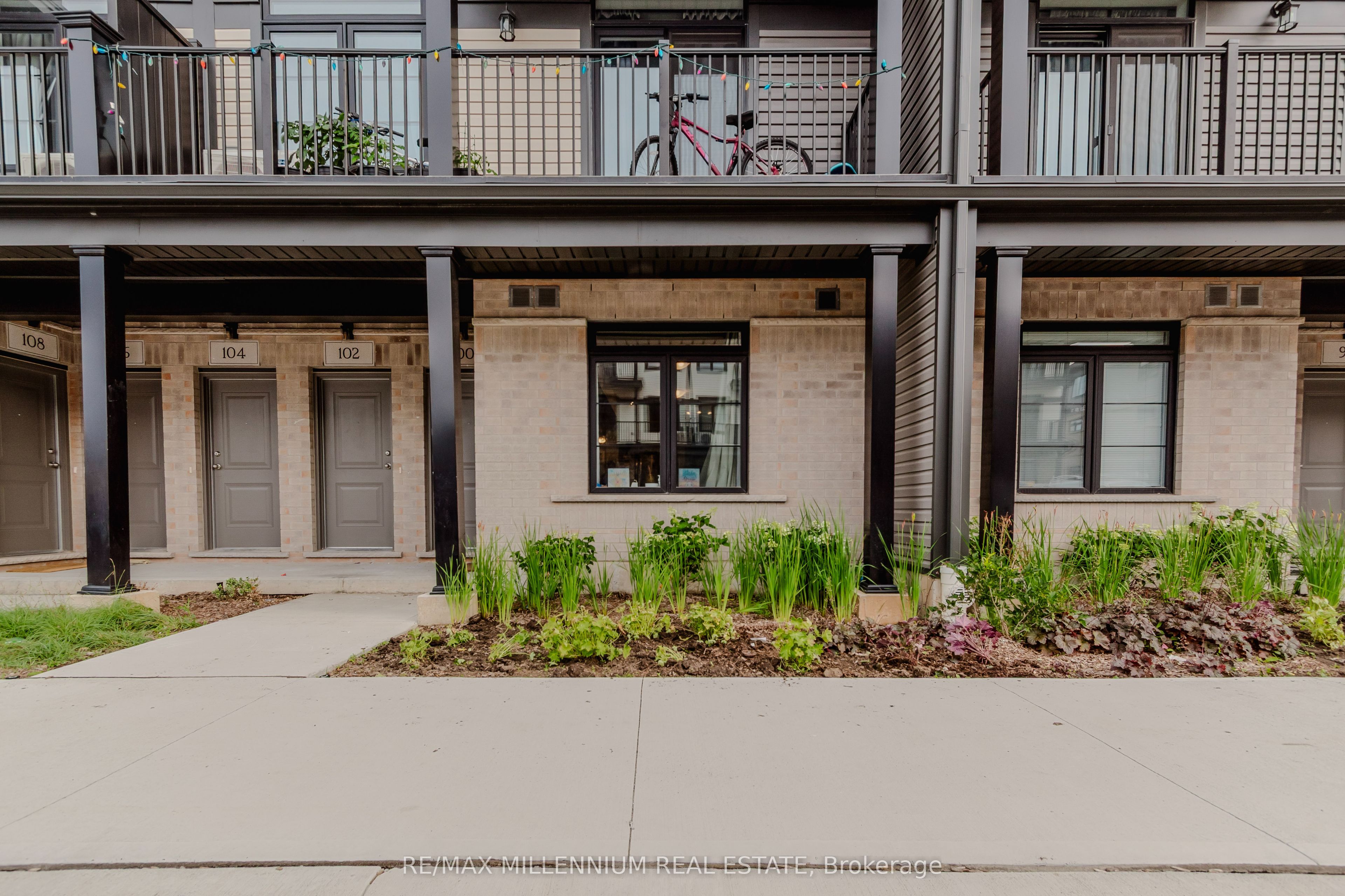 98 Lomond Lane N Property Photo 3