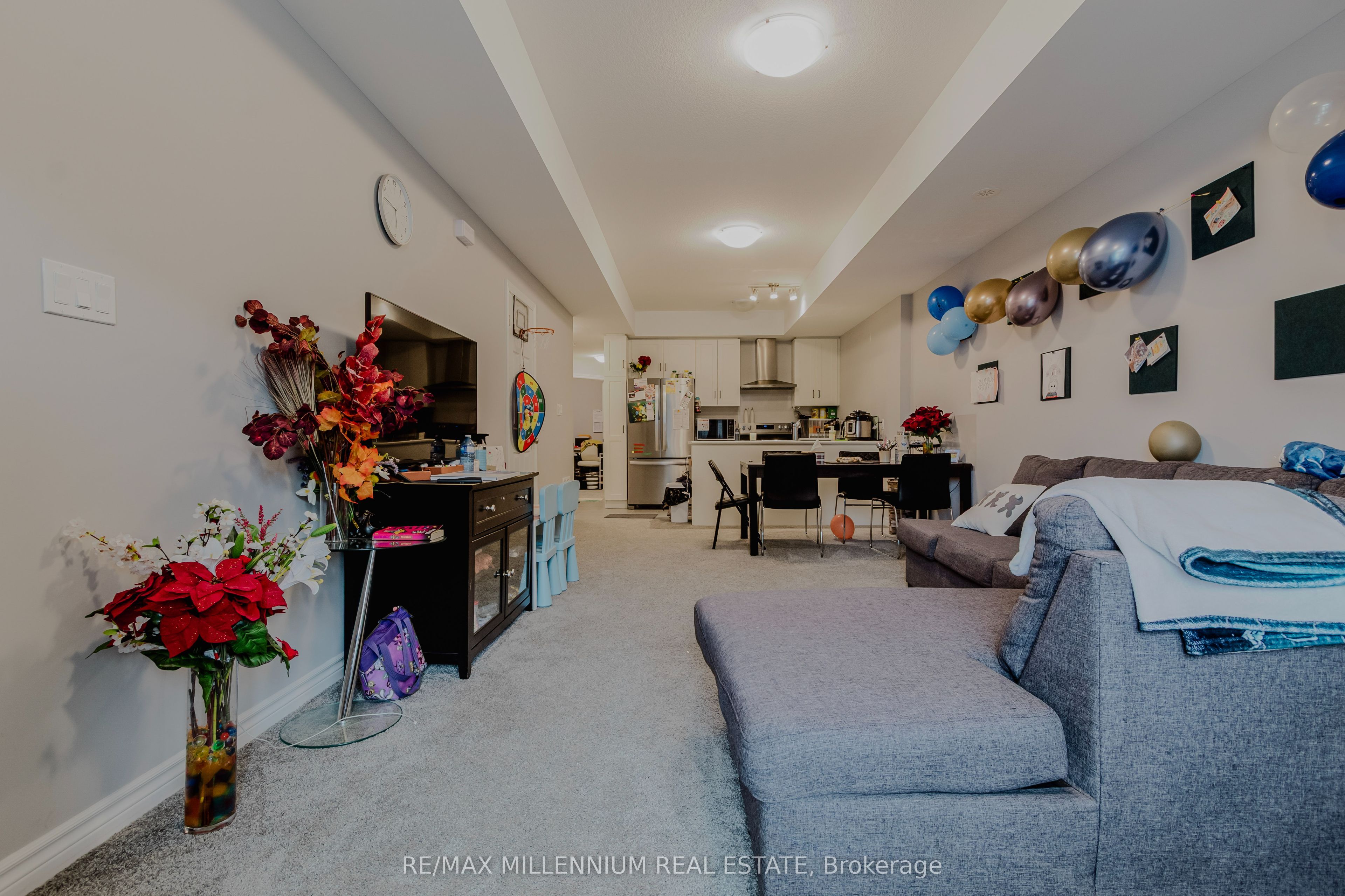 98 Lomond Lane N Property Photo 6