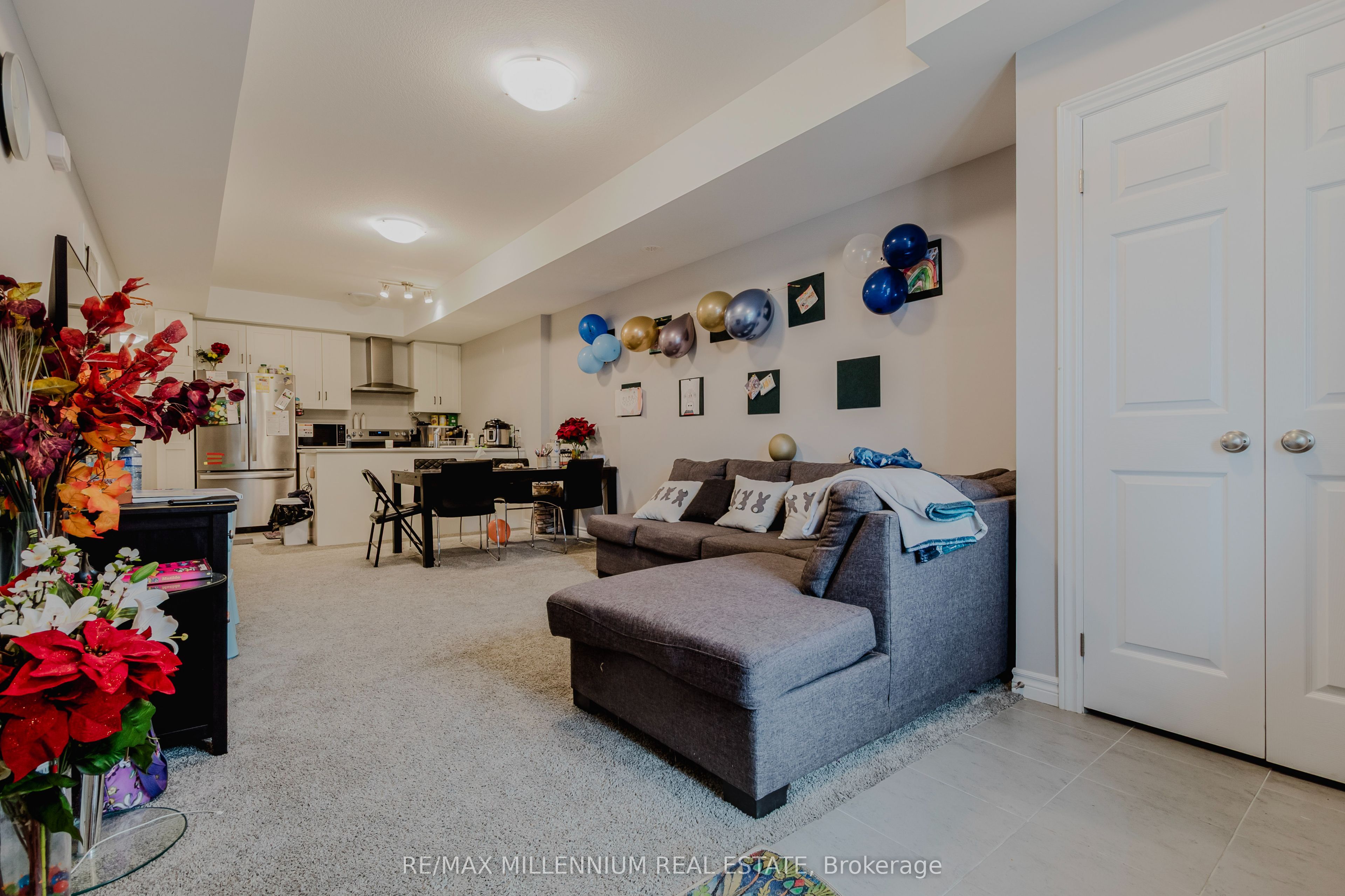 98 Lomond Lane N Property Photo 7