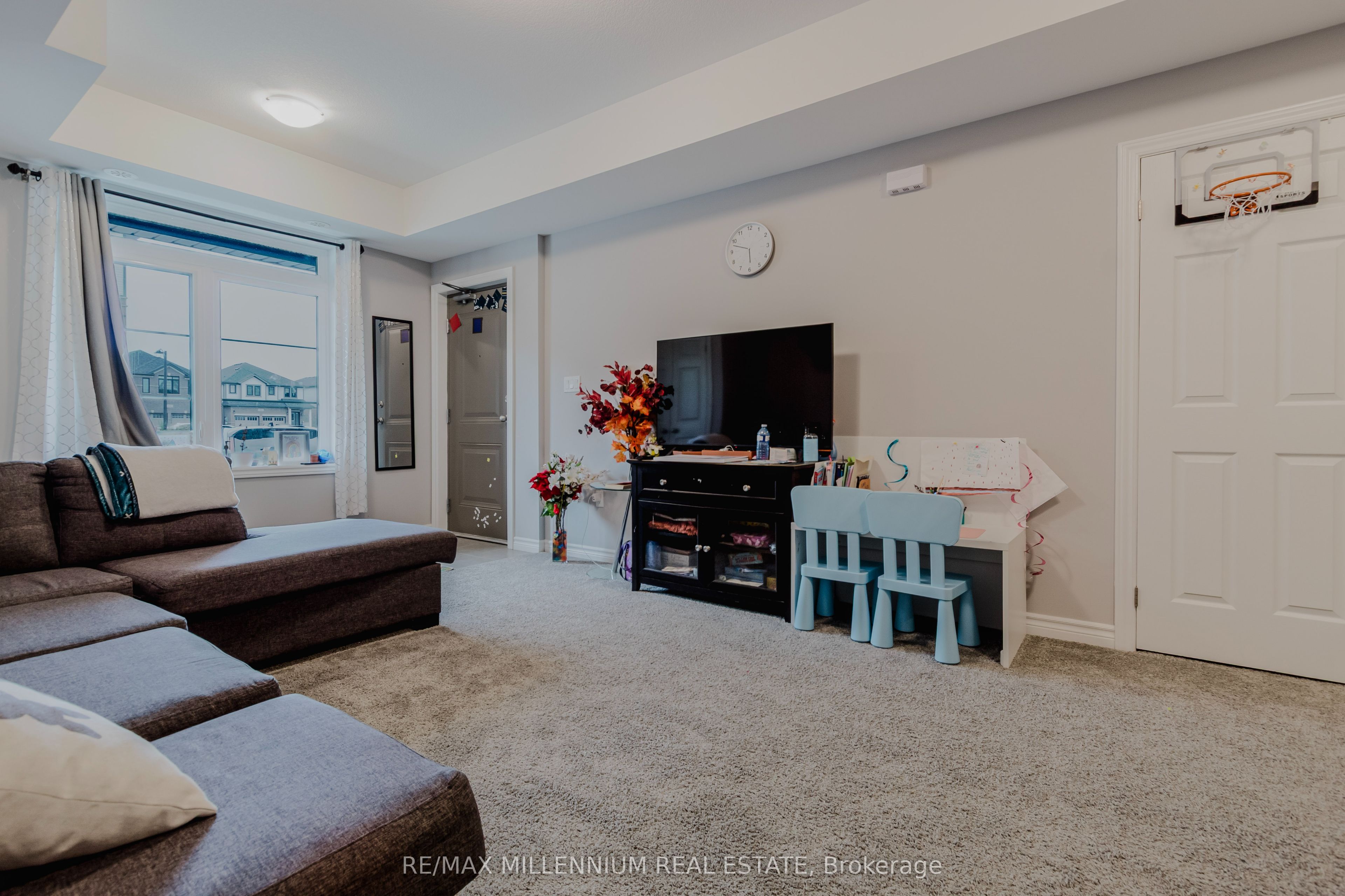 98 Lomond Lane N Property Photo 8