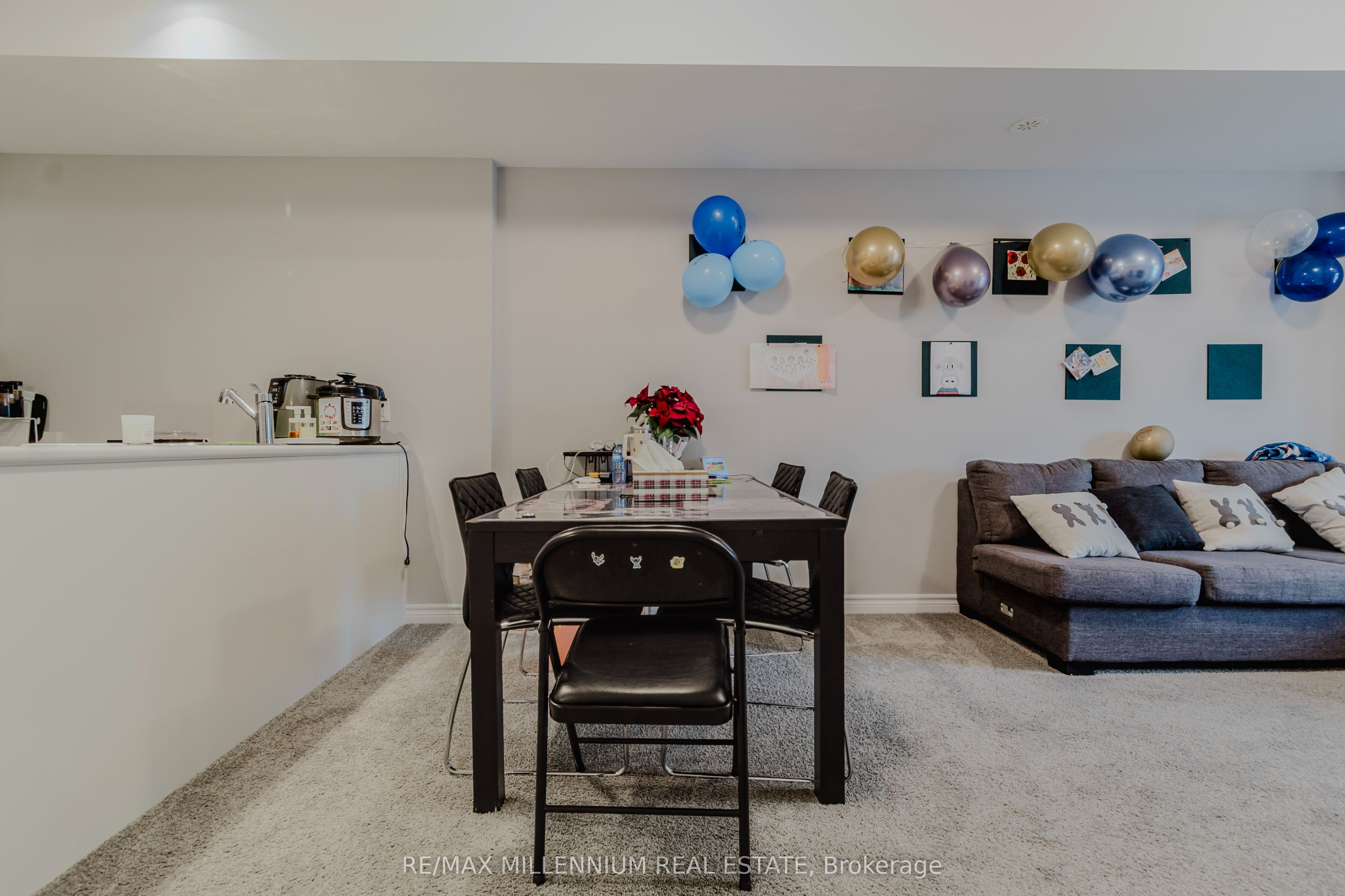 98 Lomond Lane N Property Photo 9